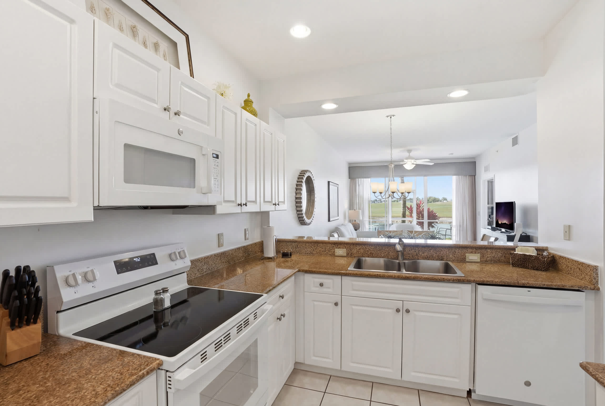 916 First Floor Golf and Lake View Sleeps 6 | Photo 2