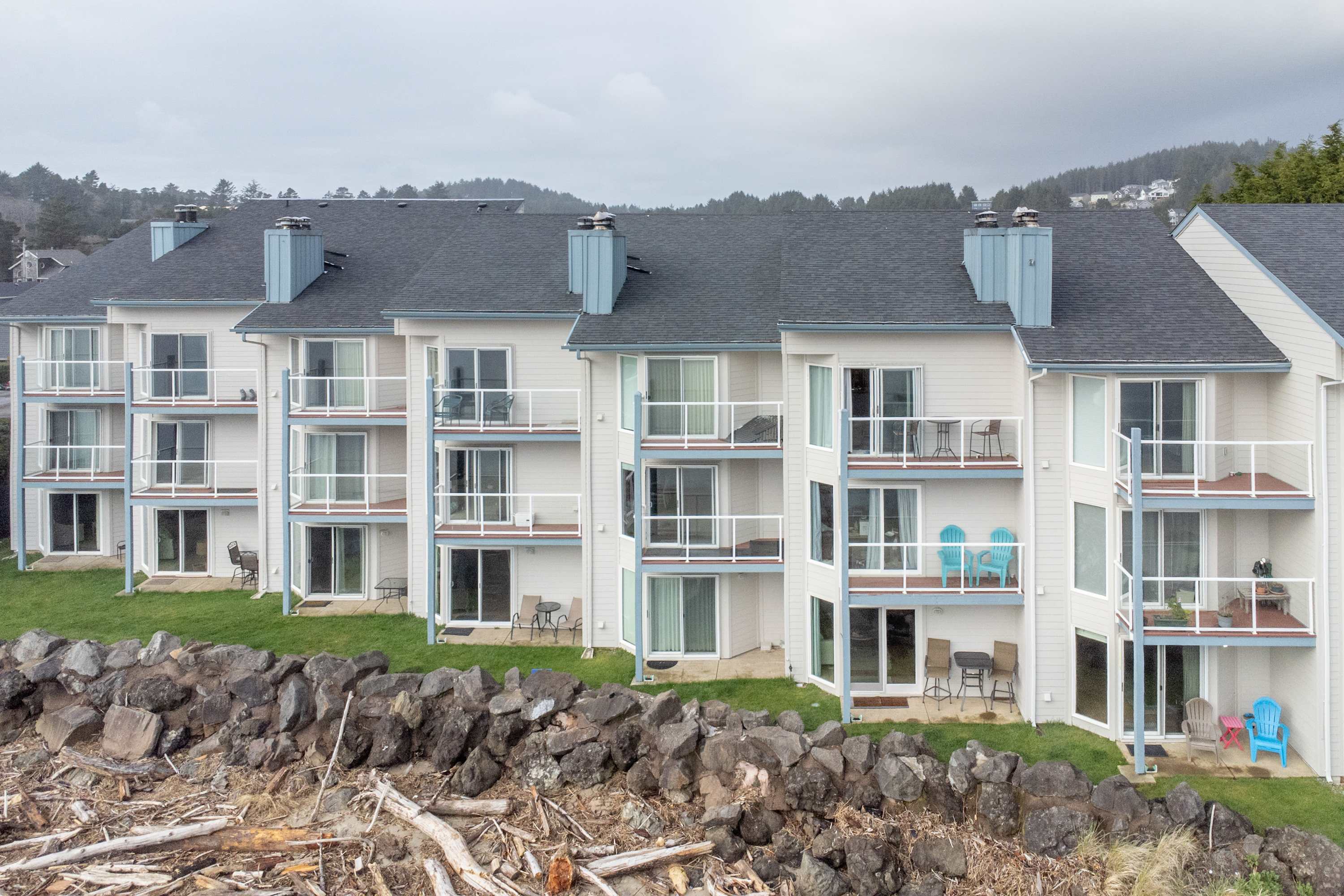 Bayfront Condo & Steps to Beach in Taft District