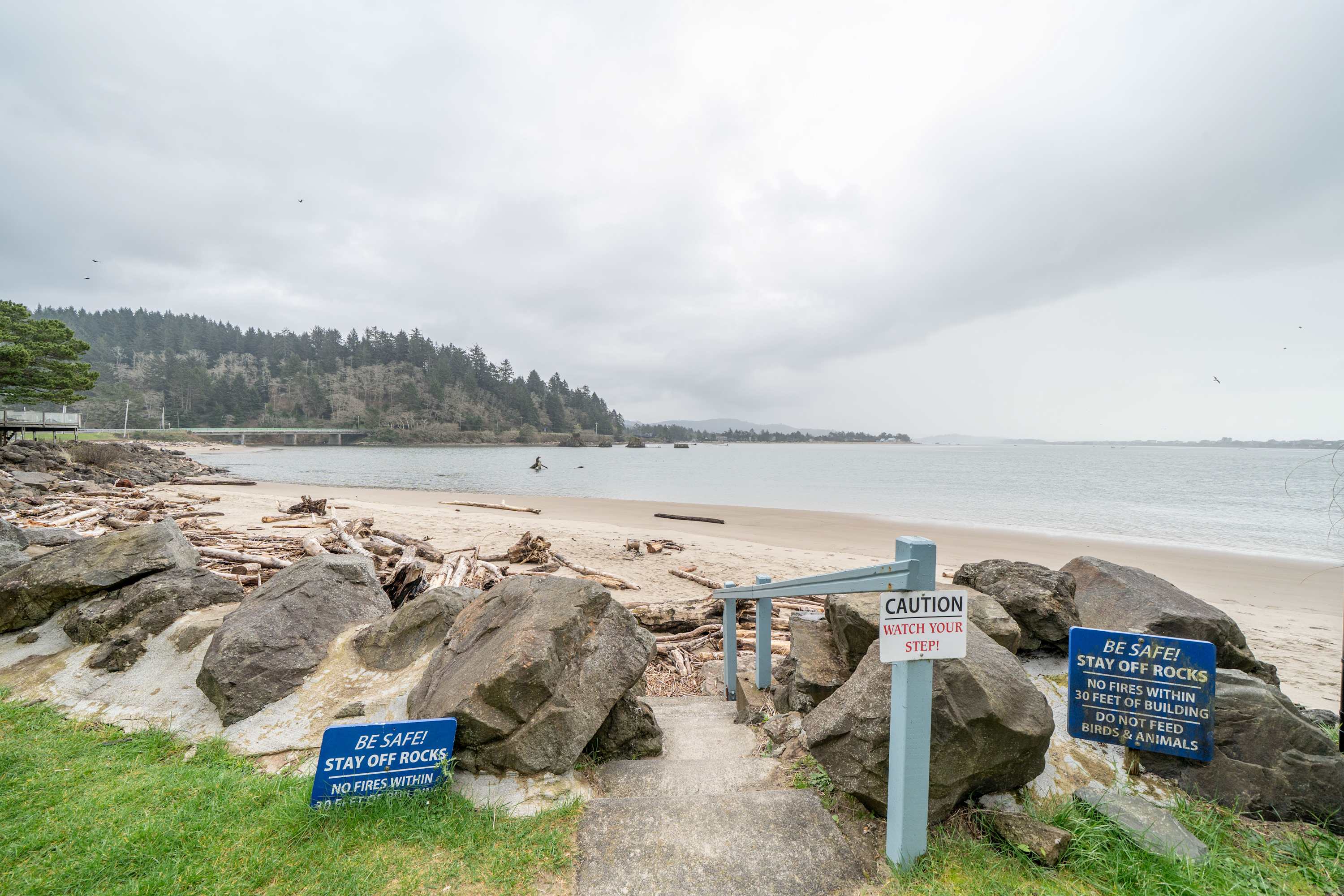 Bayfront Condo & Steps to Beach in Taft District