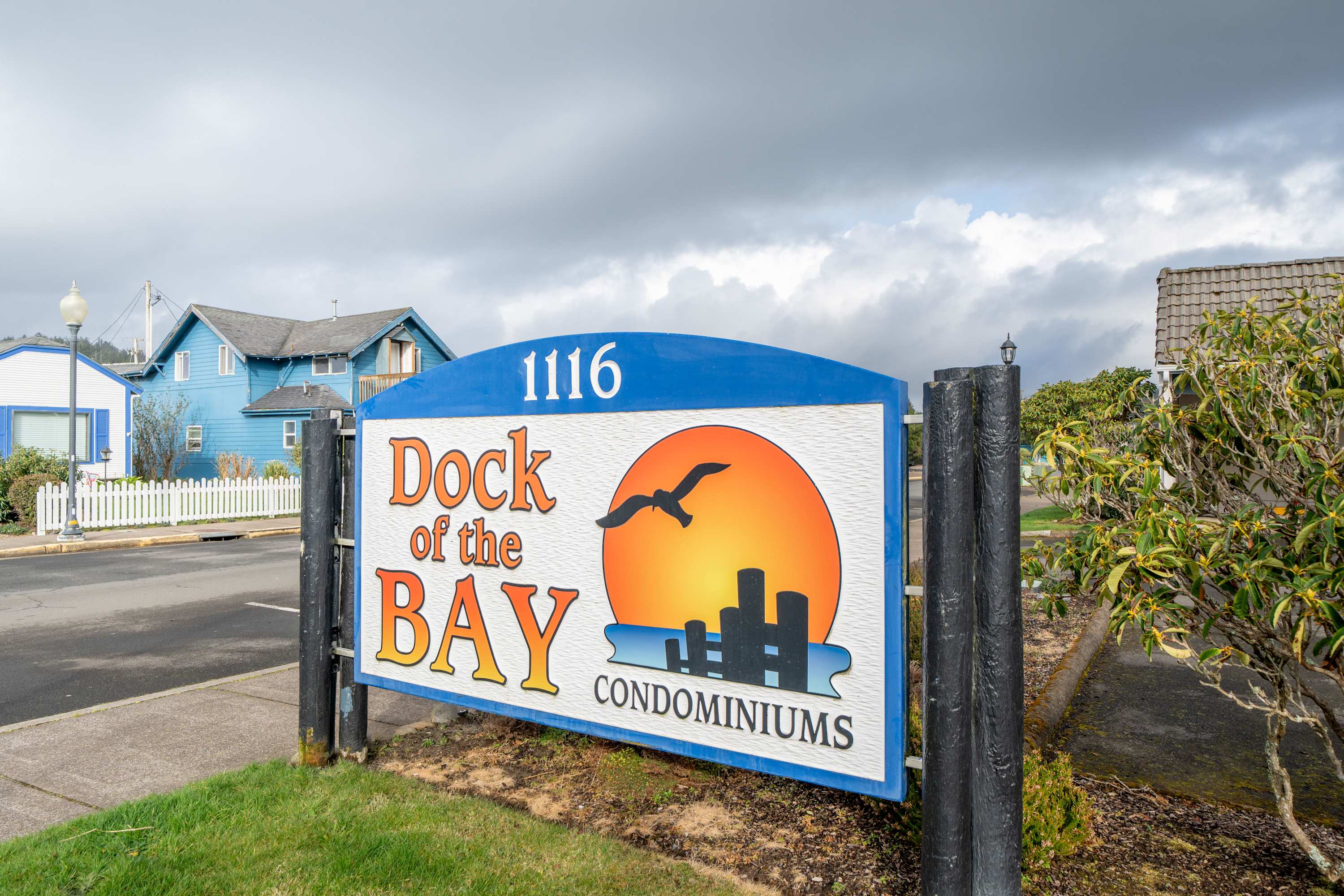 Bayfront Condo & Steps to Beach in Taft District