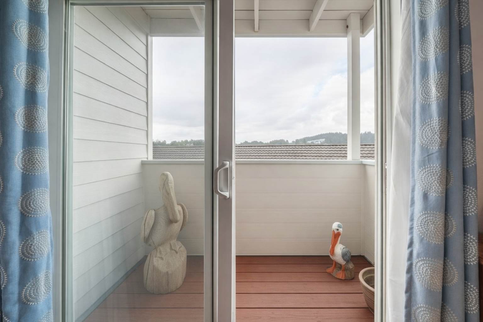 Bayfront Condo & Steps to Beach in Taft District