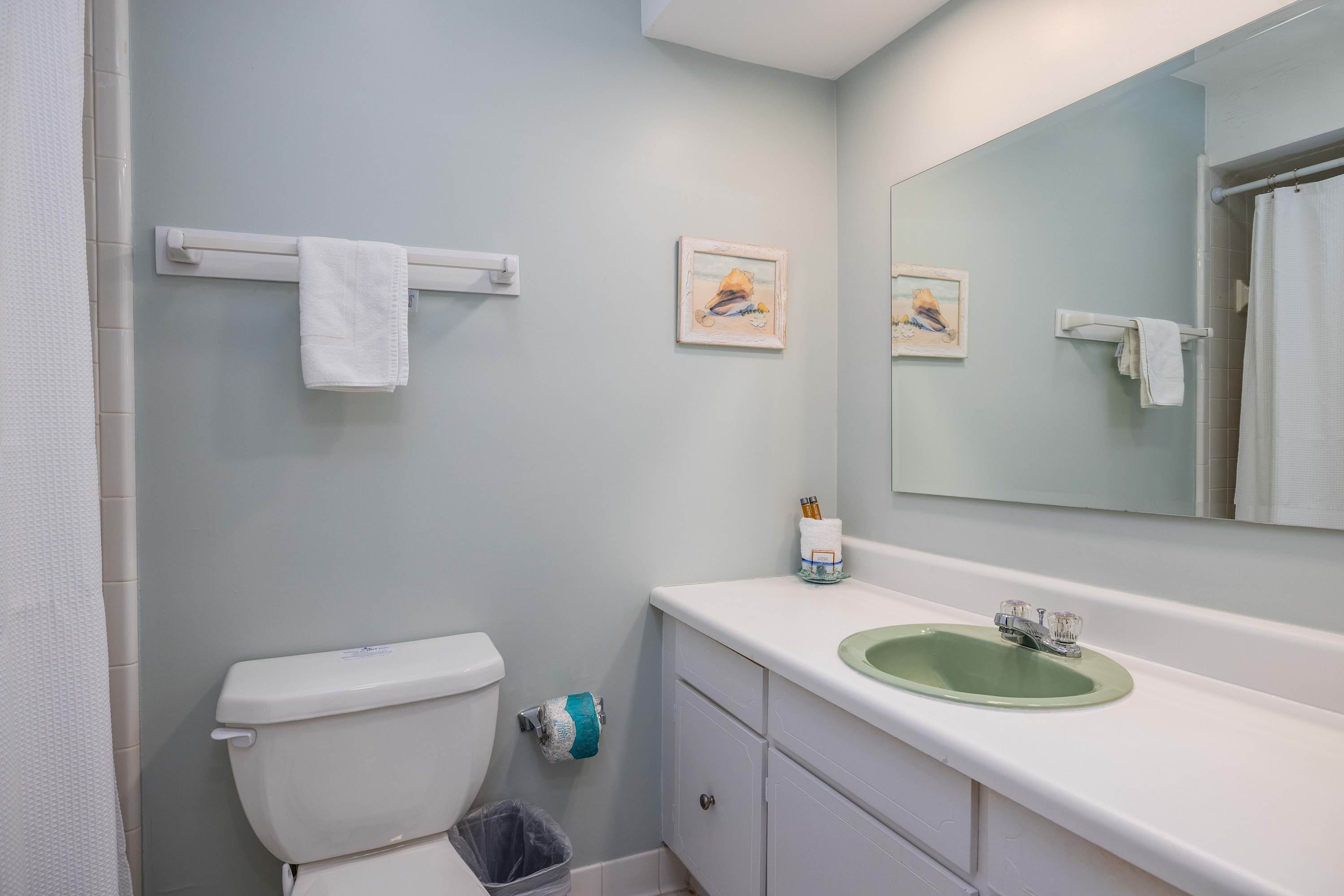 Upstairs Full Shared Bathroom with Tub/Shower