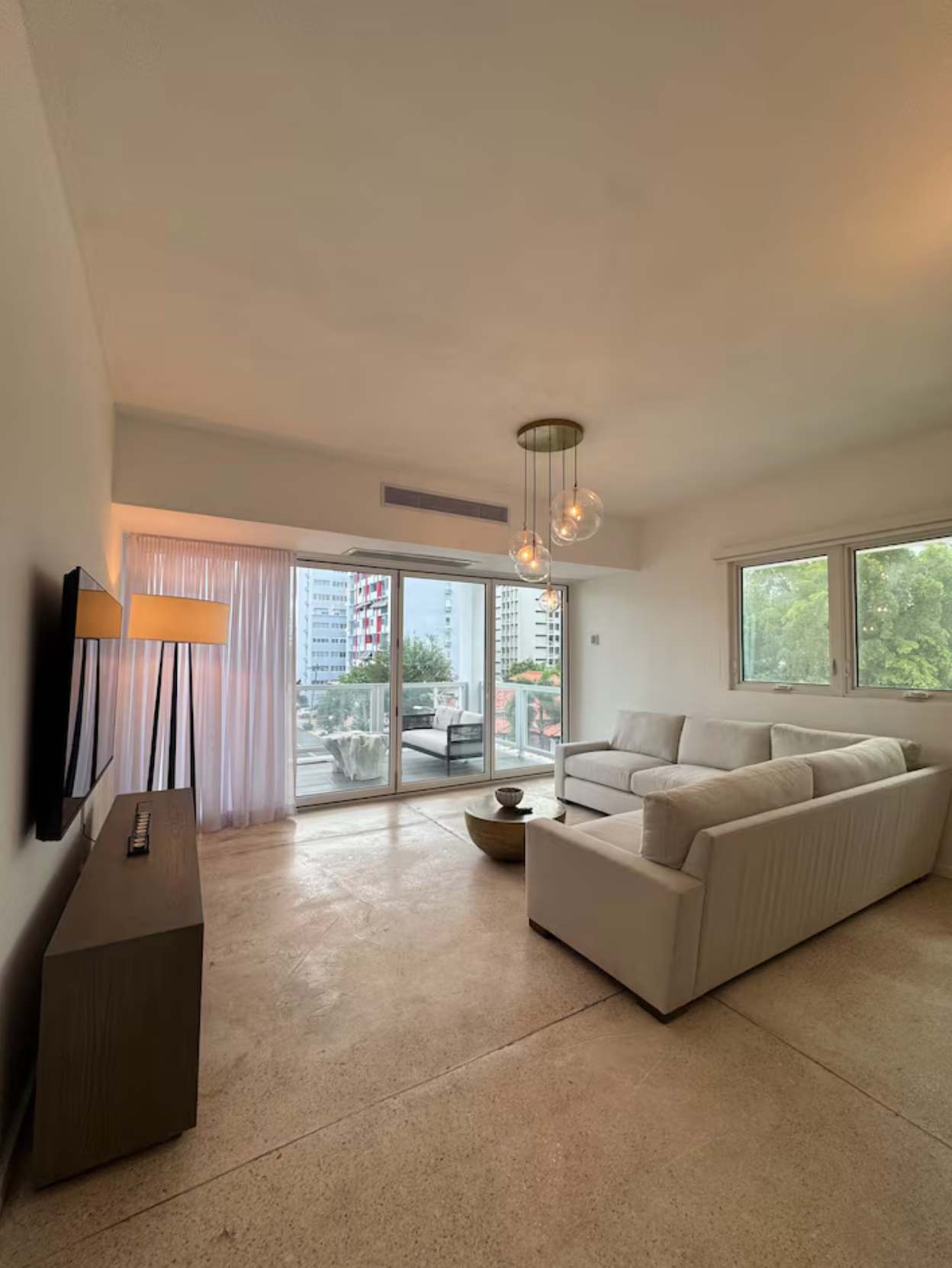 Ashford 4 bedroom PH by Stay with Bear — San Juan, San Juan — vacation rental