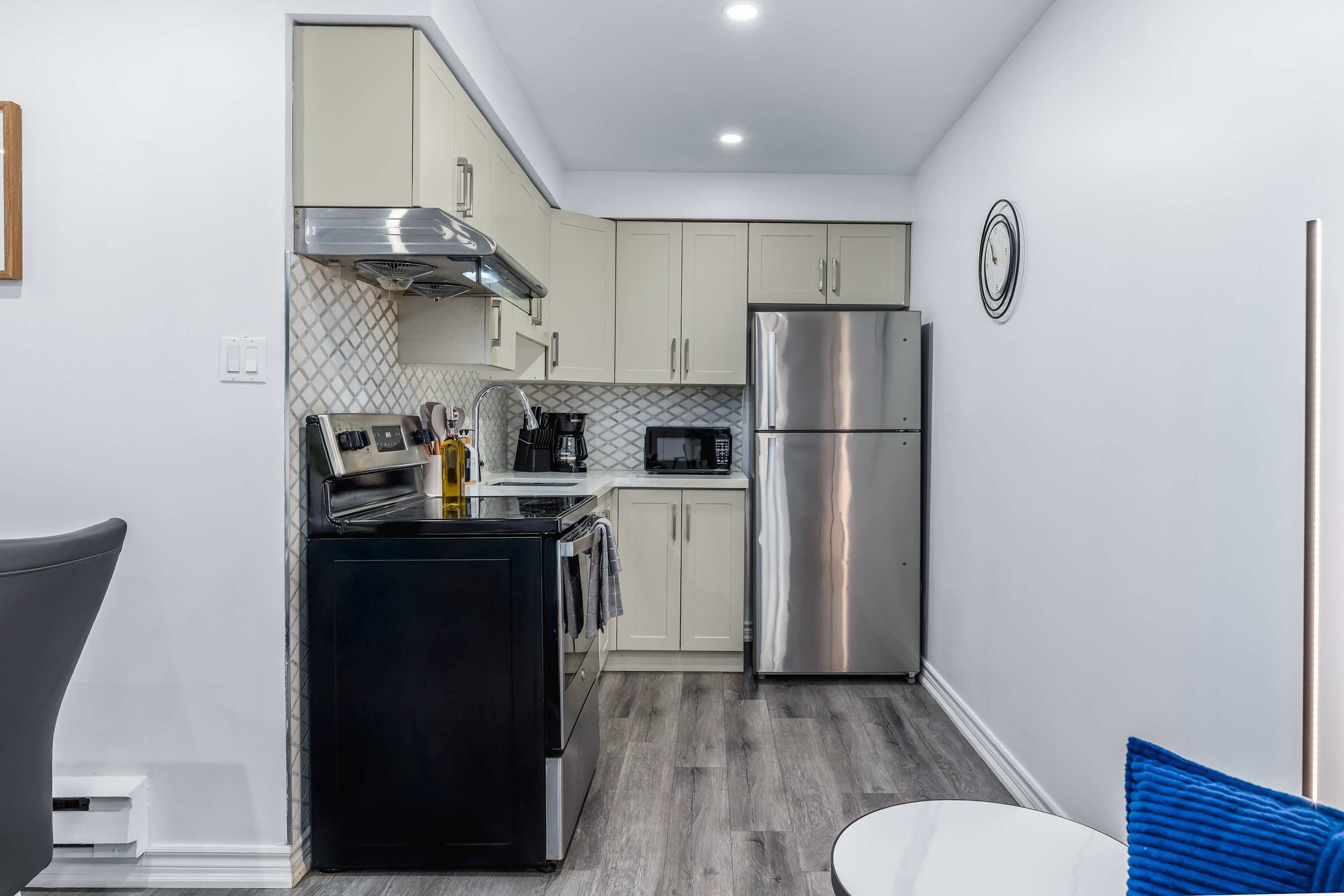 Relaxing Group Retreat Near Little Italy 3