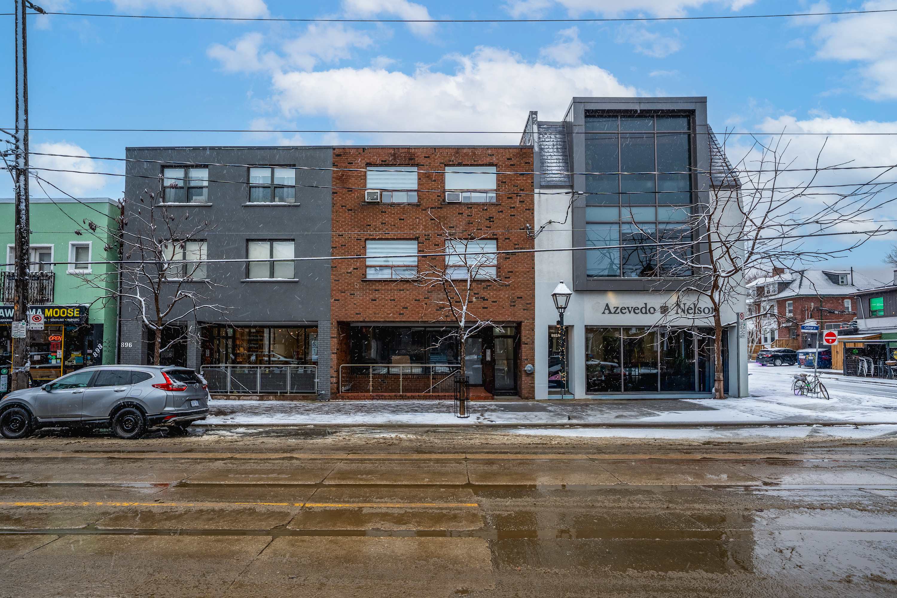 Conveniently located building with easy city access.