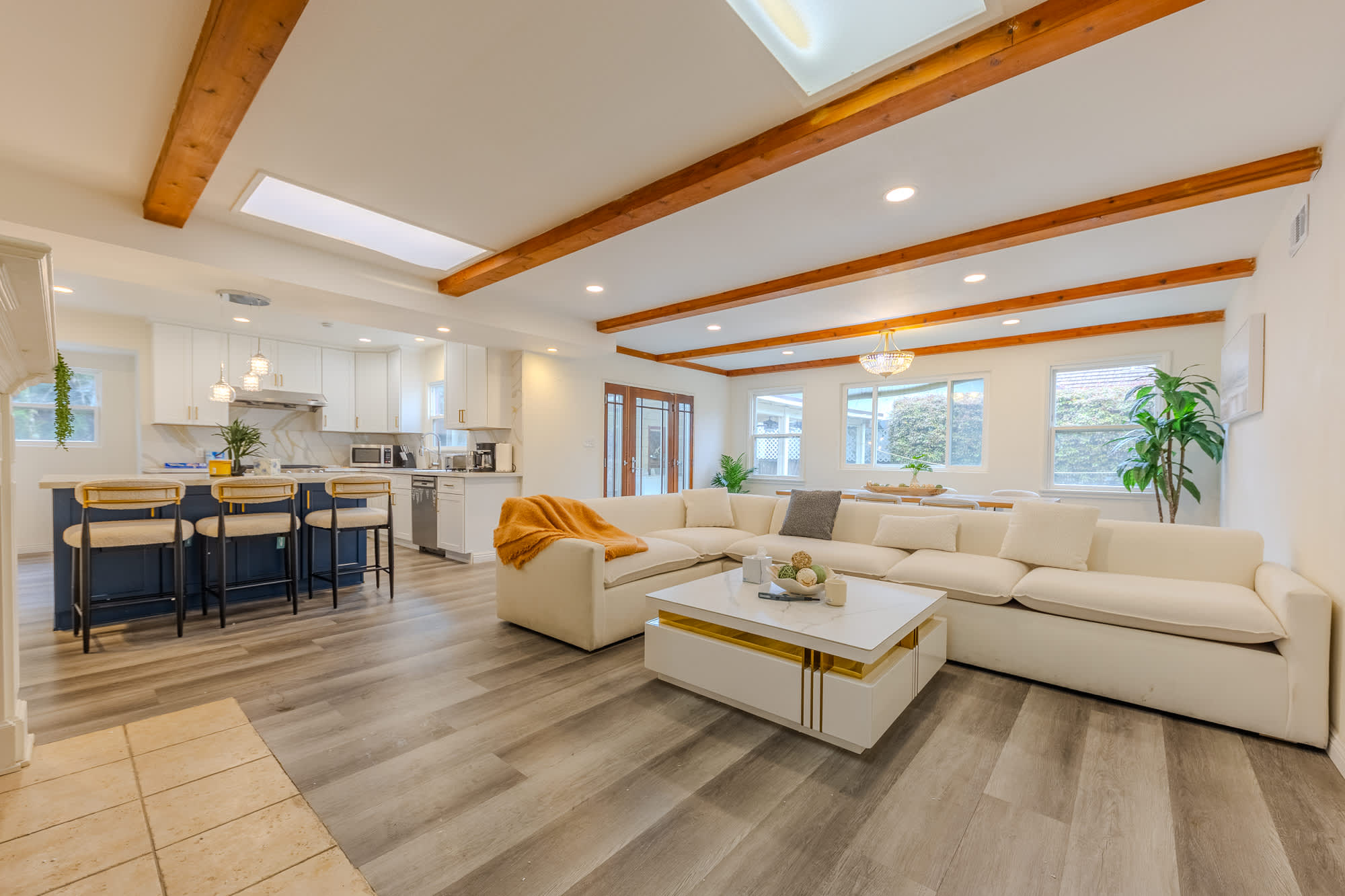 Cozy Designer style 4B Retreat w Fireplace & Yard — Temple City, CA — vacation rental