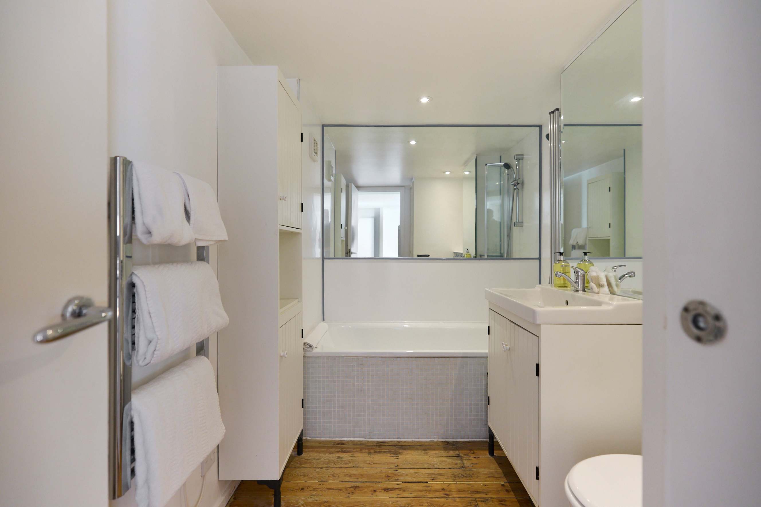 St Gabriel's Loft Apartment in 22 St. Gabriel Manor, Cormont Road SE5 9RH - Property image 20 - VivreStays
