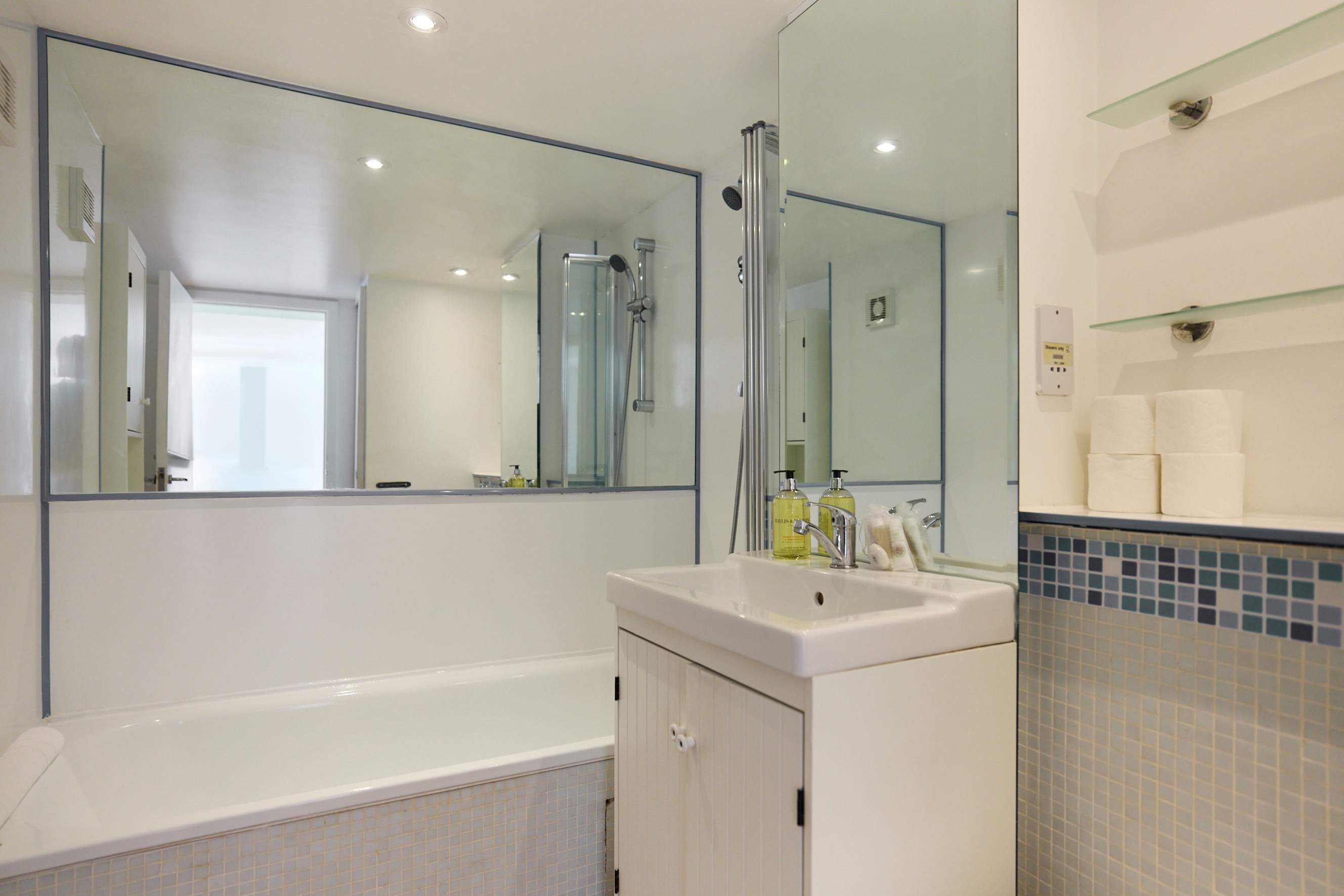 St Gabriel's Loft Apartment in 22 St. Gabriel Manor, Cormont Road SE5 9RH - Property image 19 - VivreStays