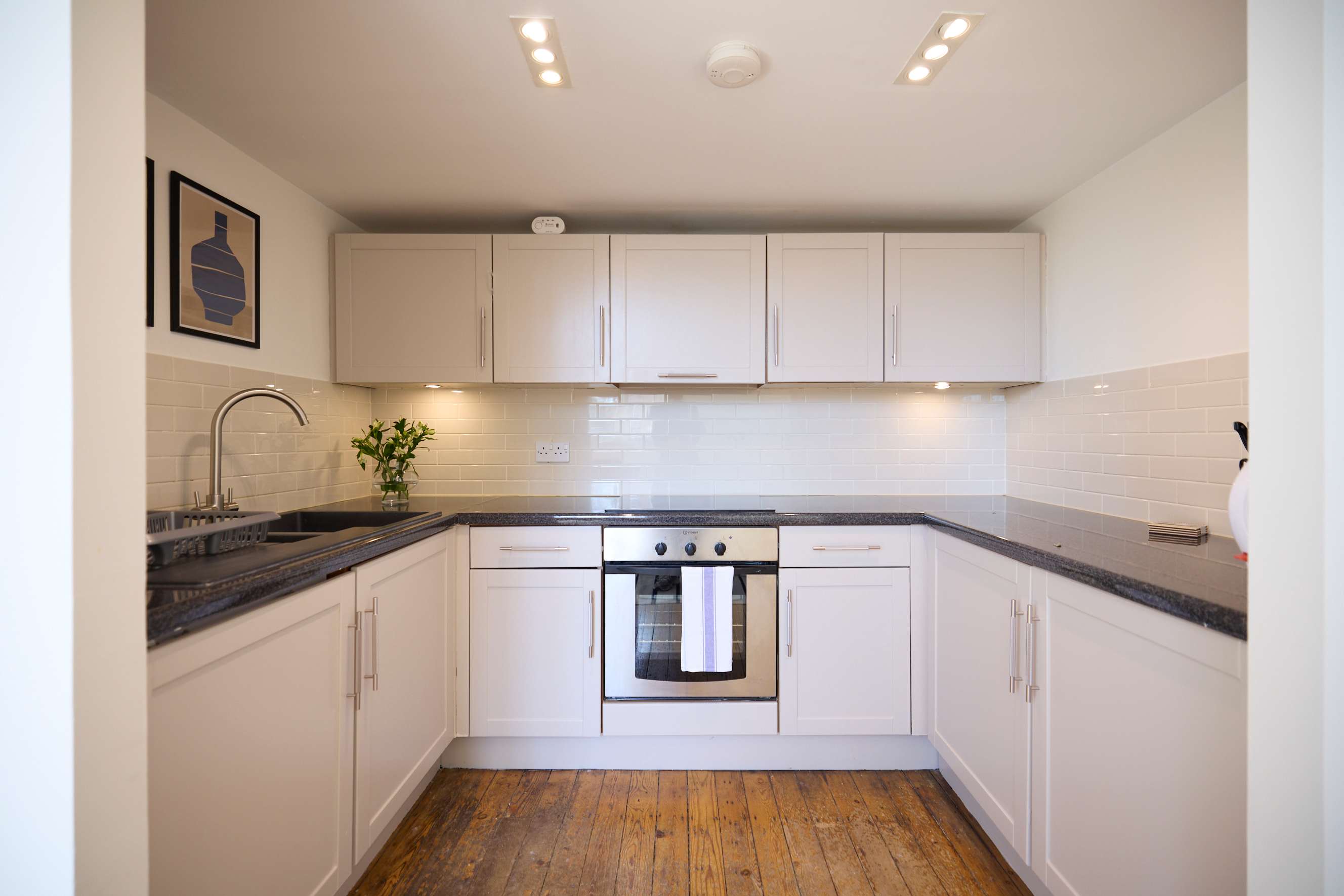 St Gabriel's Loft Apartment in 22 St. Gabriel Manor, Cormont Road SE5 9RH - Property image 8 - VivreStays