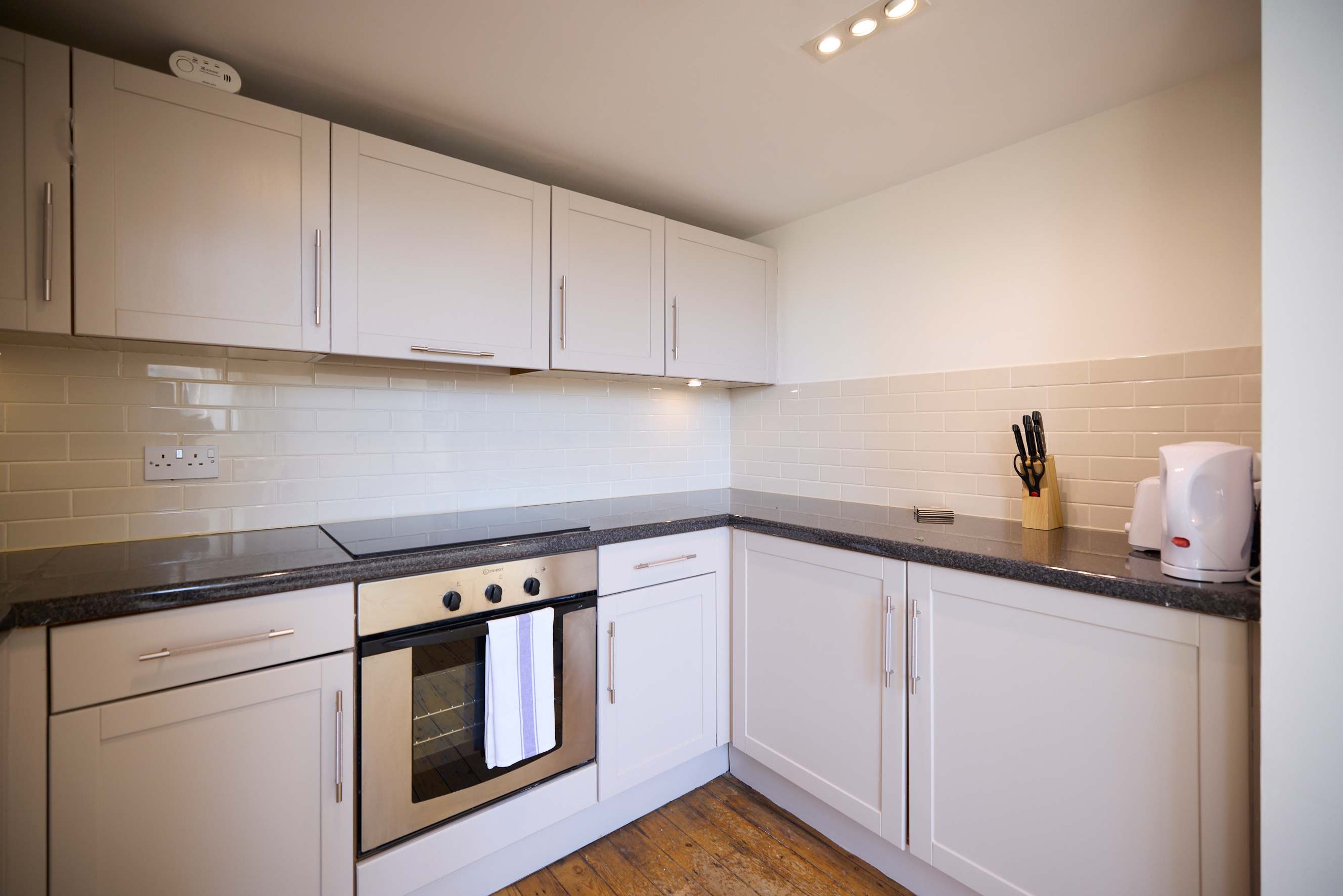 St Gabriel's Loft Apartment in 22 St. Gabriel Manor, Cormont Road SE5 9RH - Property image 9 - VivreStays