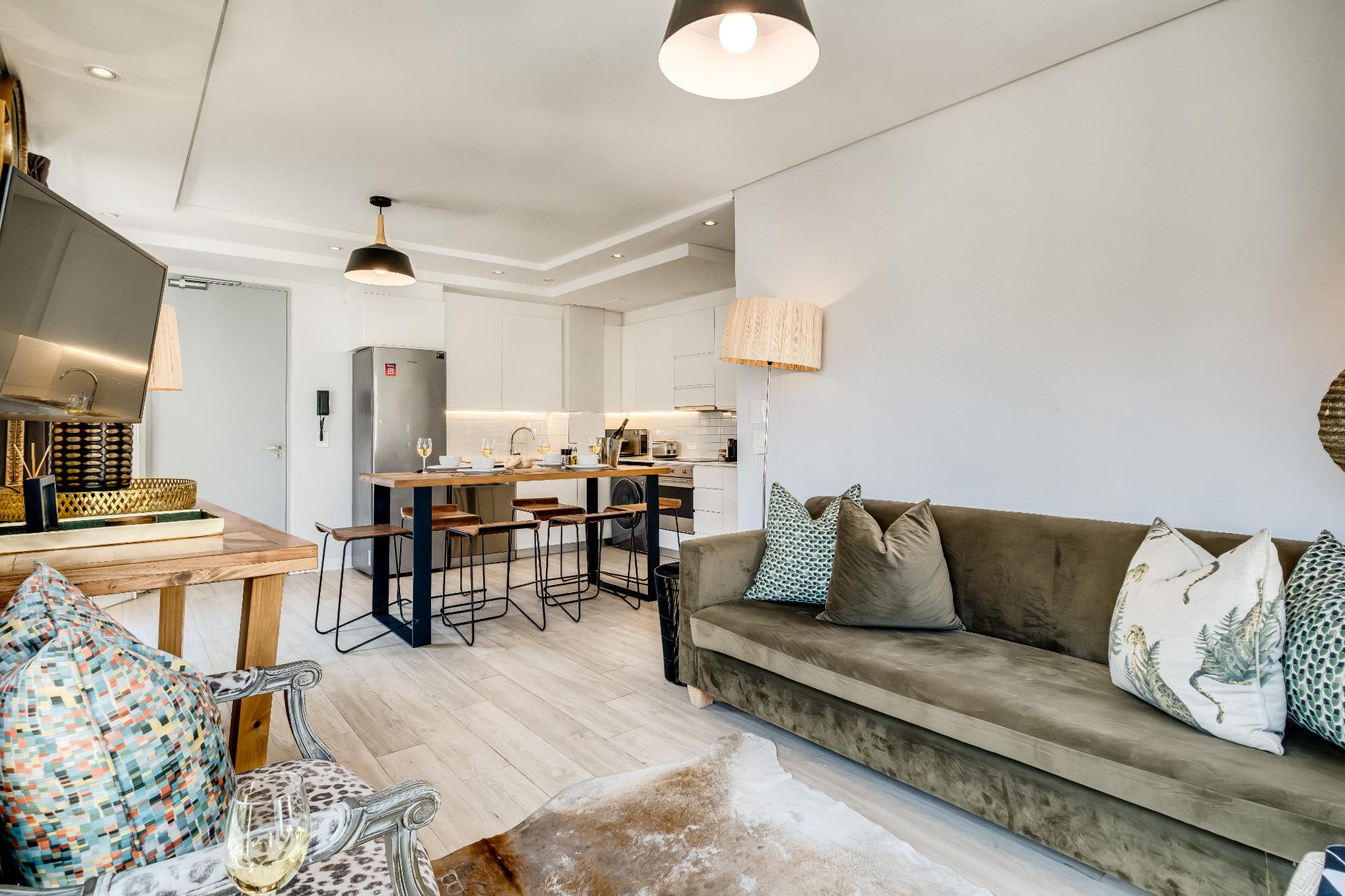 Beautiful Apartment with Mountain Views 404 on N 6