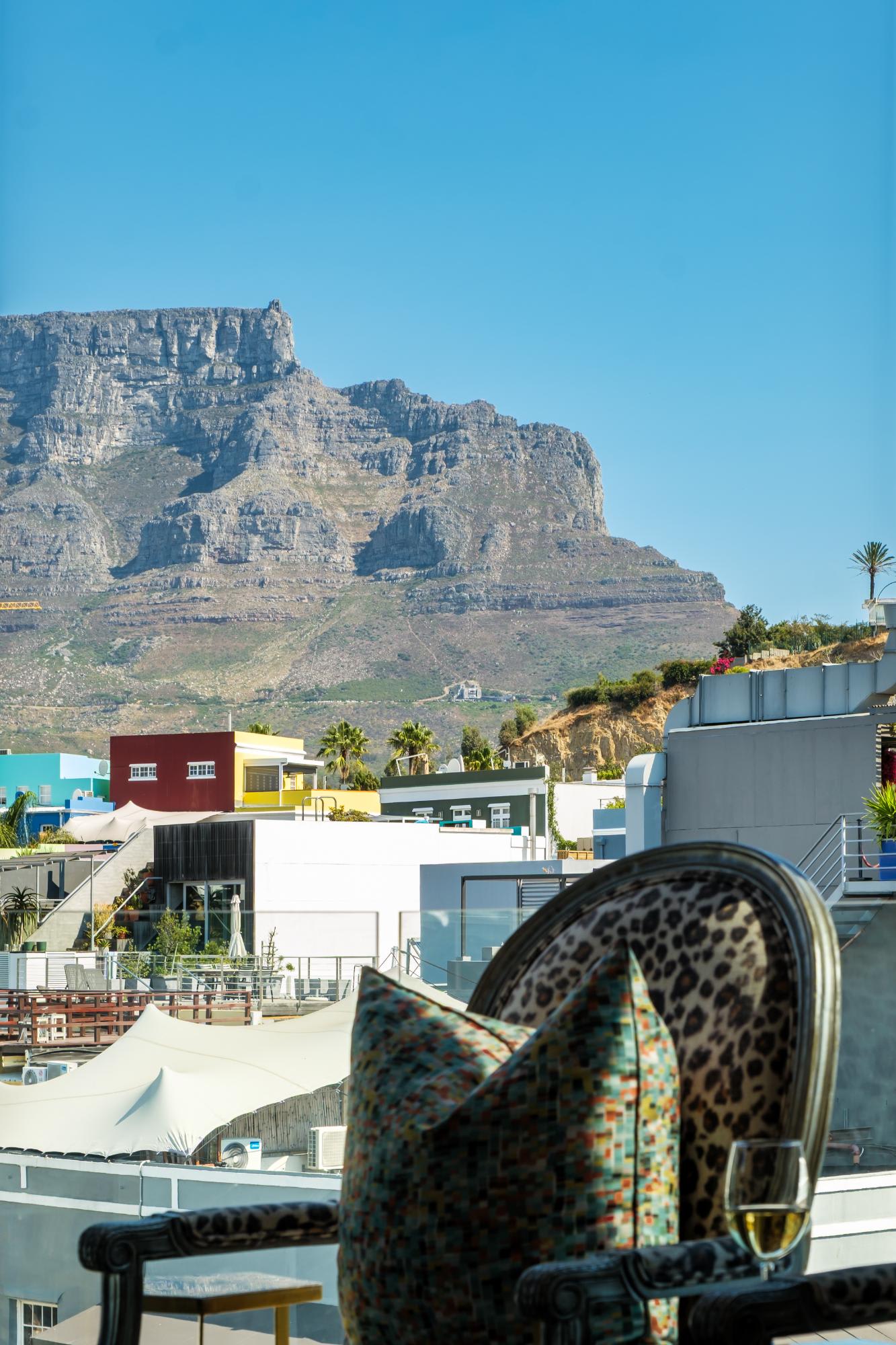 Beautiful Apartment with Mountain Views 404 on N 4