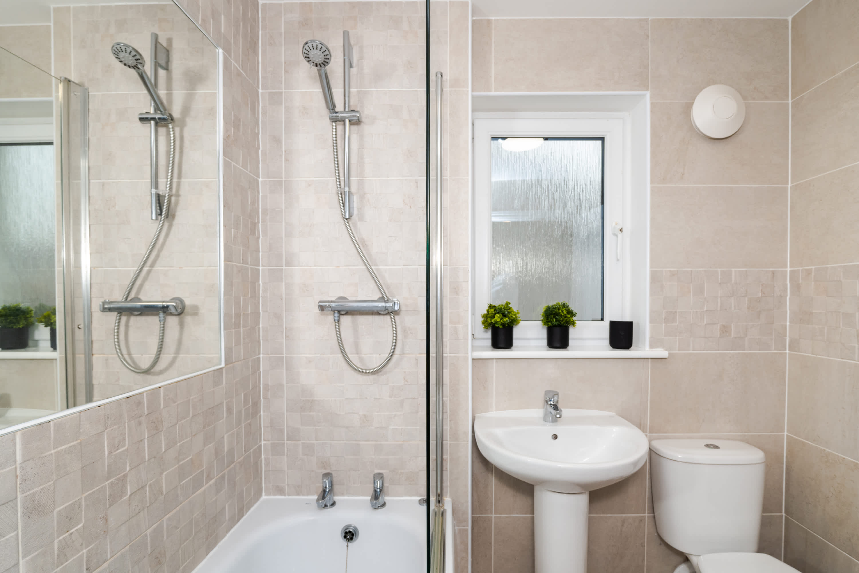 3BR Parking Nr Dalhousie Castle &Edinburgh Airport in Auld Coal Road EH19 3JL - Property image 6 - VivreStays