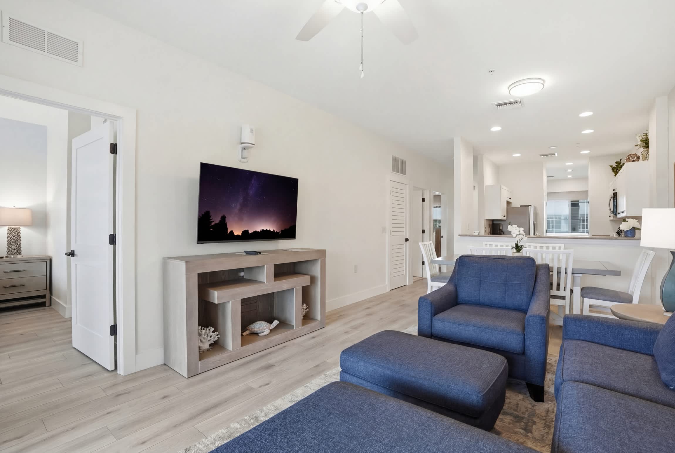 1022 Lake and Landscape View Sleeps 4 | Photo 12