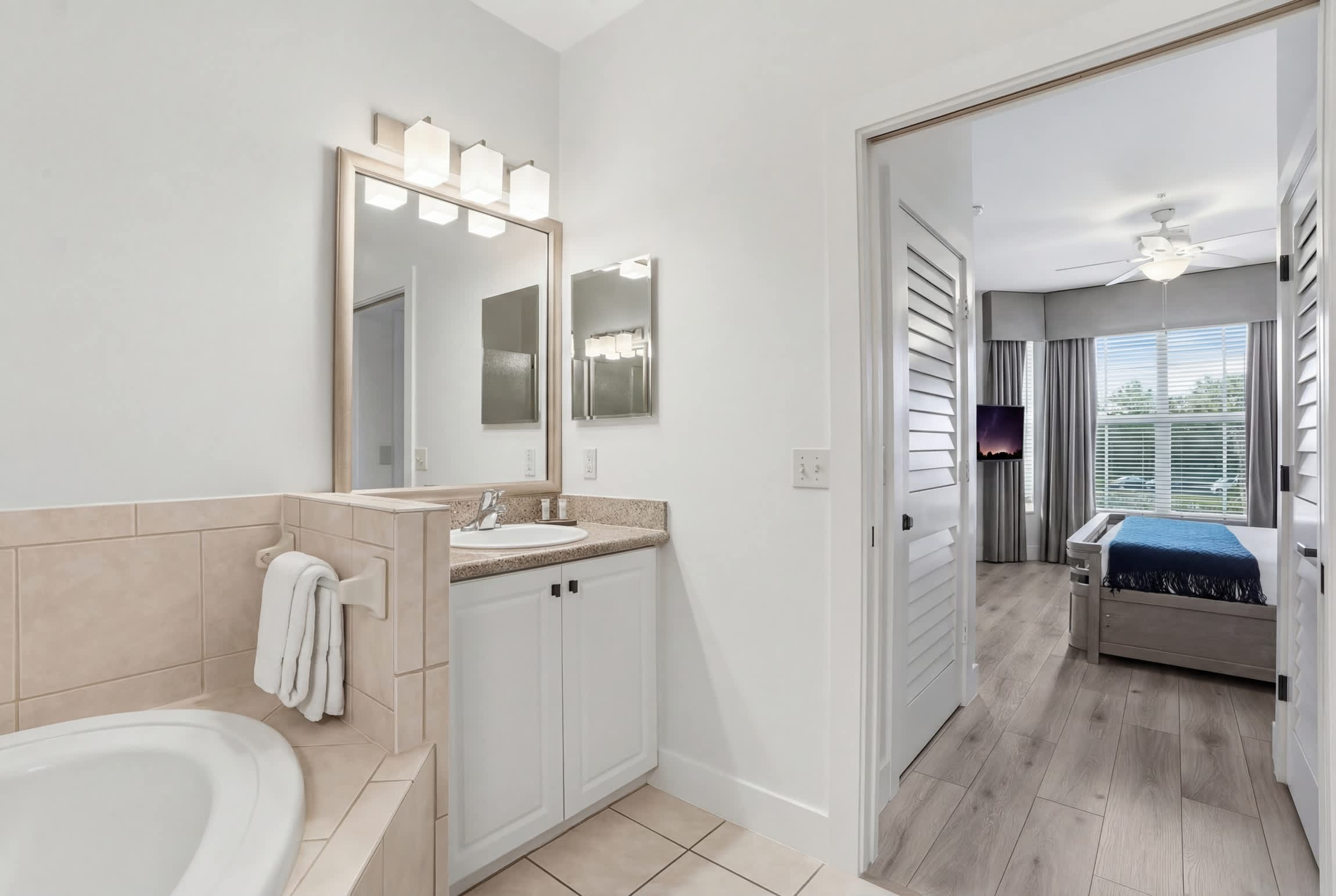 1022 Lake and Landscape View Sleeps 4 | Photo 24