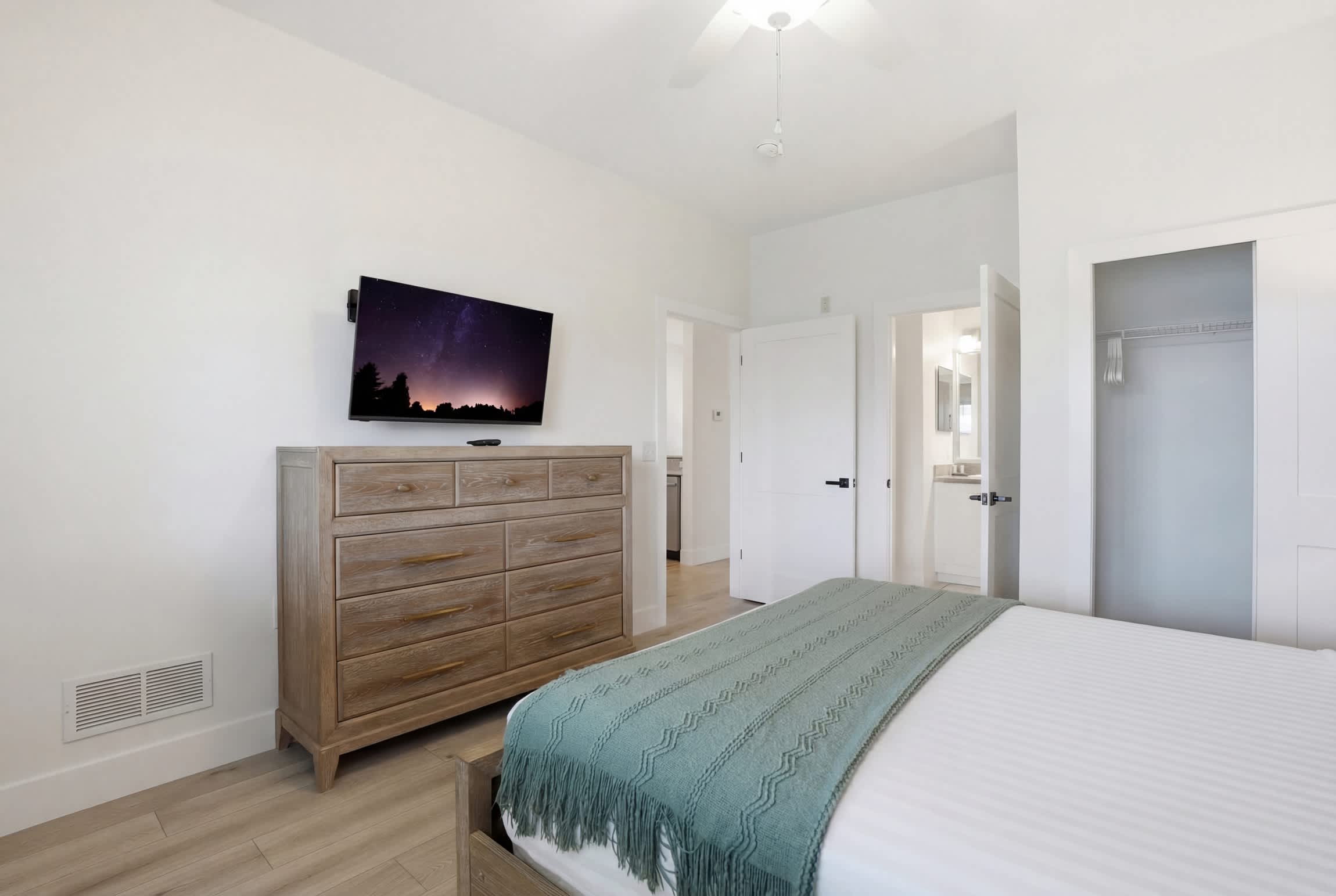 1022 Lake and Landscape View Sleeps 4 | Photo 25