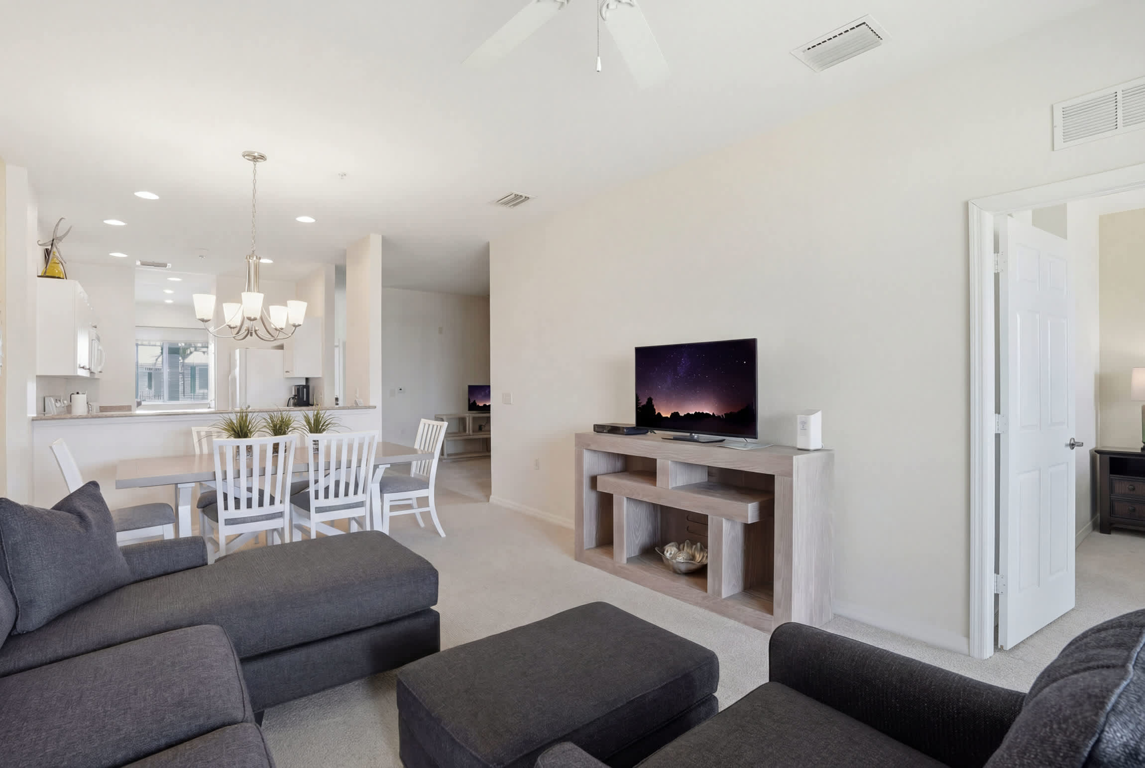 424 Lake and Fountain Views Second Floor | Photo 22