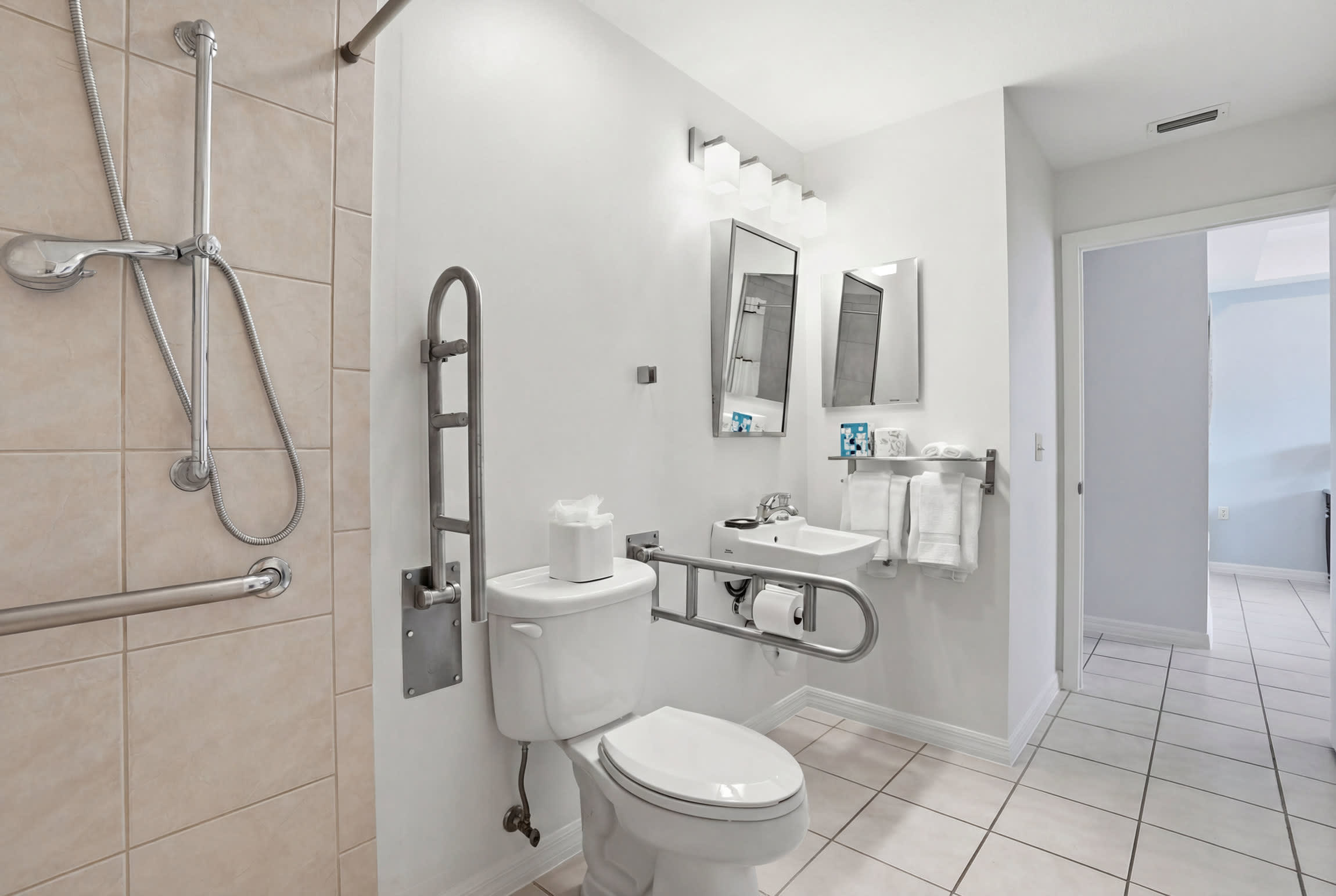 414 Wheelchair Accessible Sleeps 6 | Photo 24