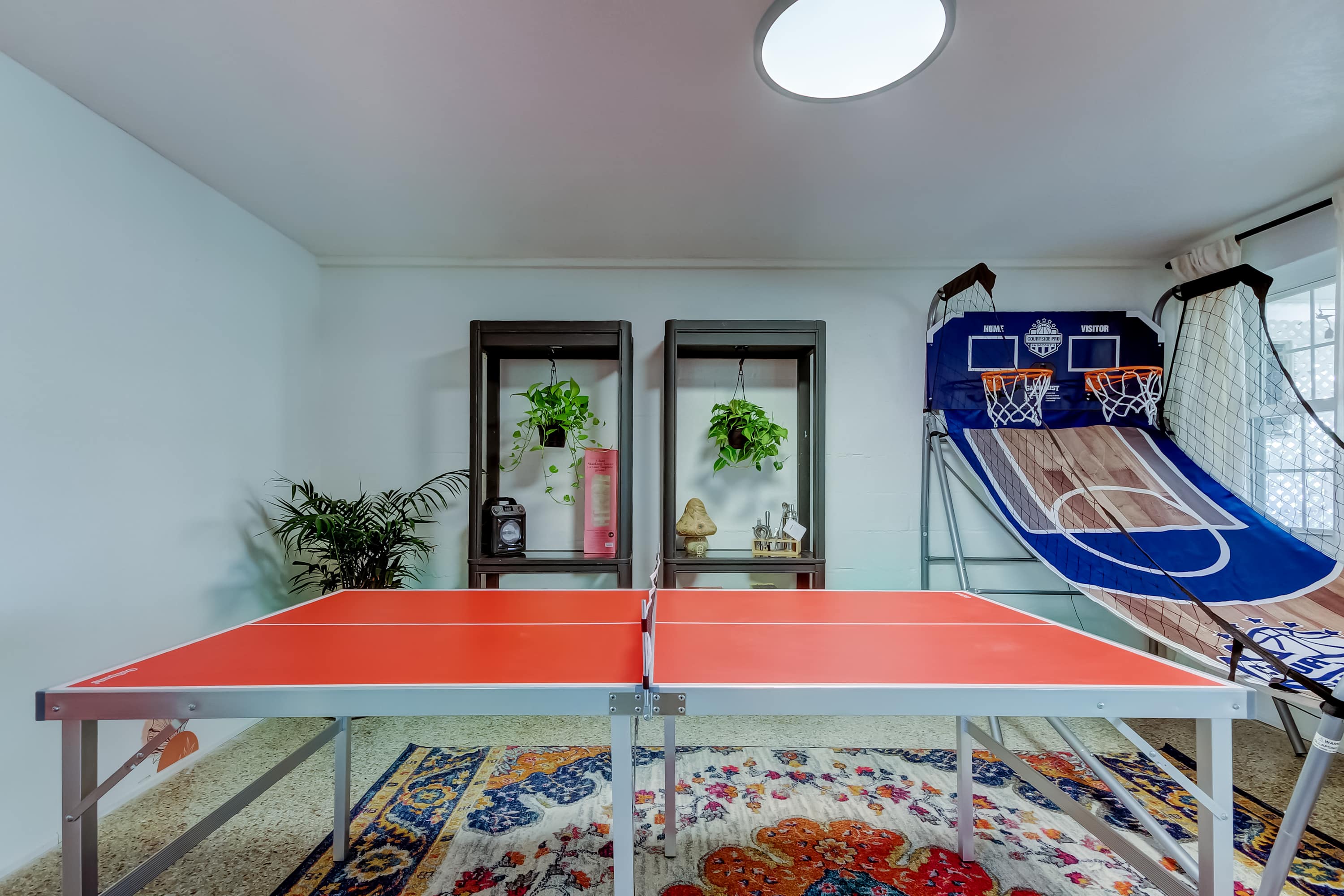 Ping Pong & Backyard BBQ! 5 min walk 2 IRB Beach!