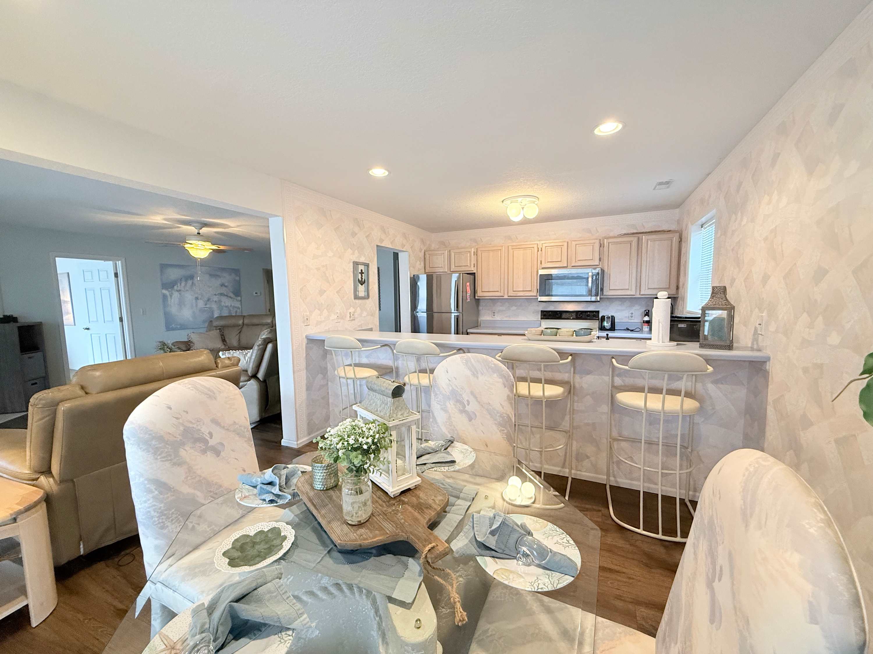 Make mealtime memories together in the spacious dining area​