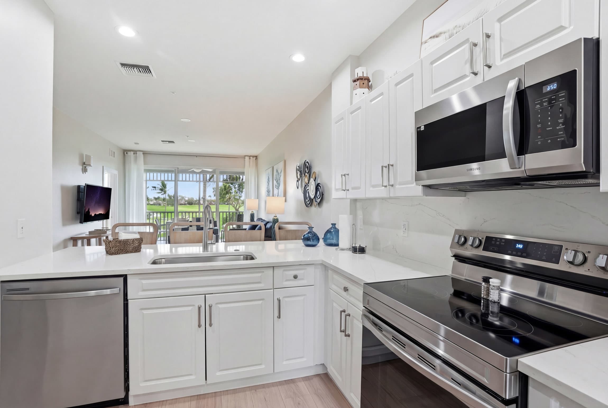 321 Luxury Golf Course Views Sleeps 6 | Photo 2