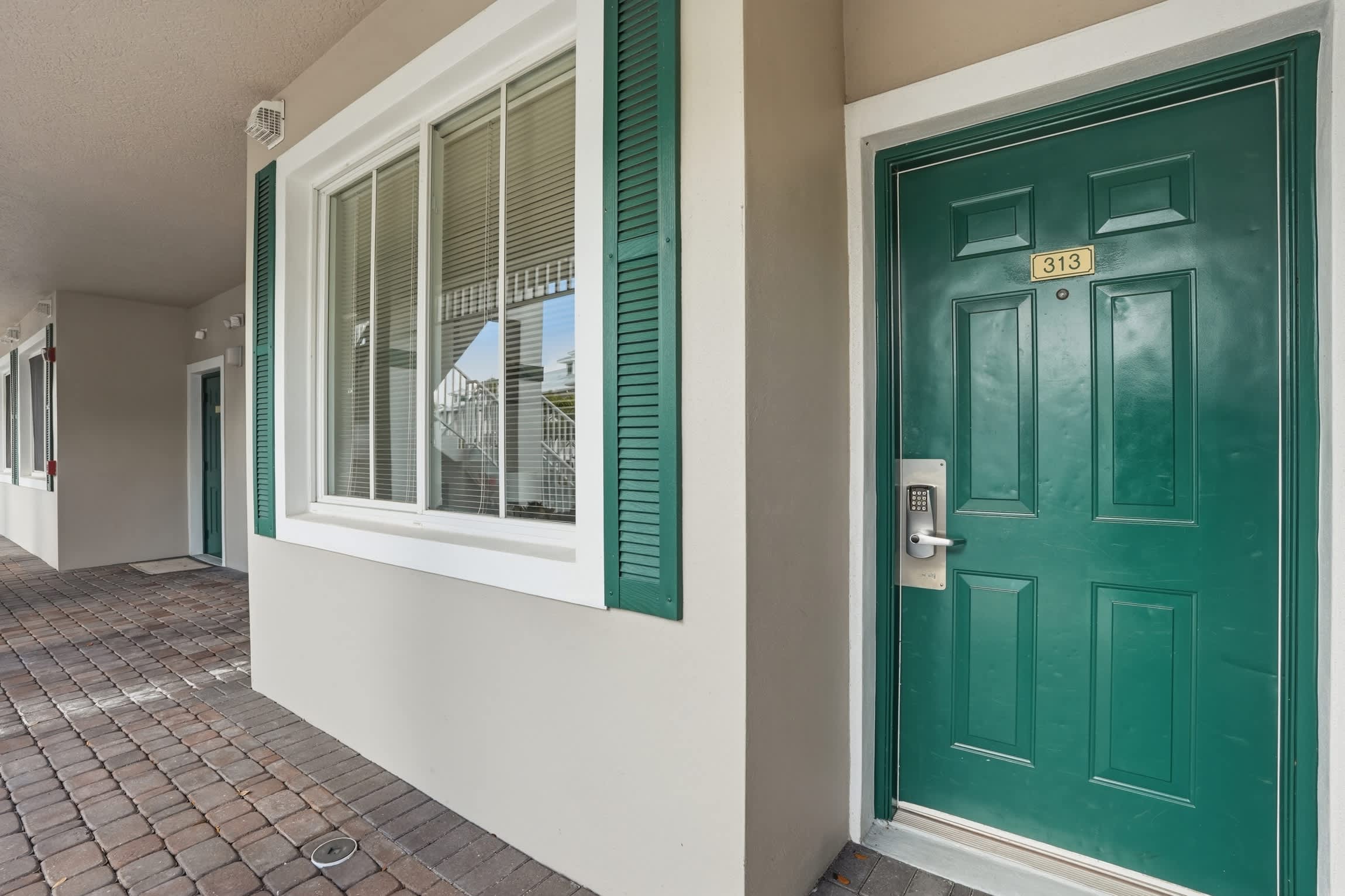 313 Luxury First Floor Golf Views Sleeps 4 | Photo 10