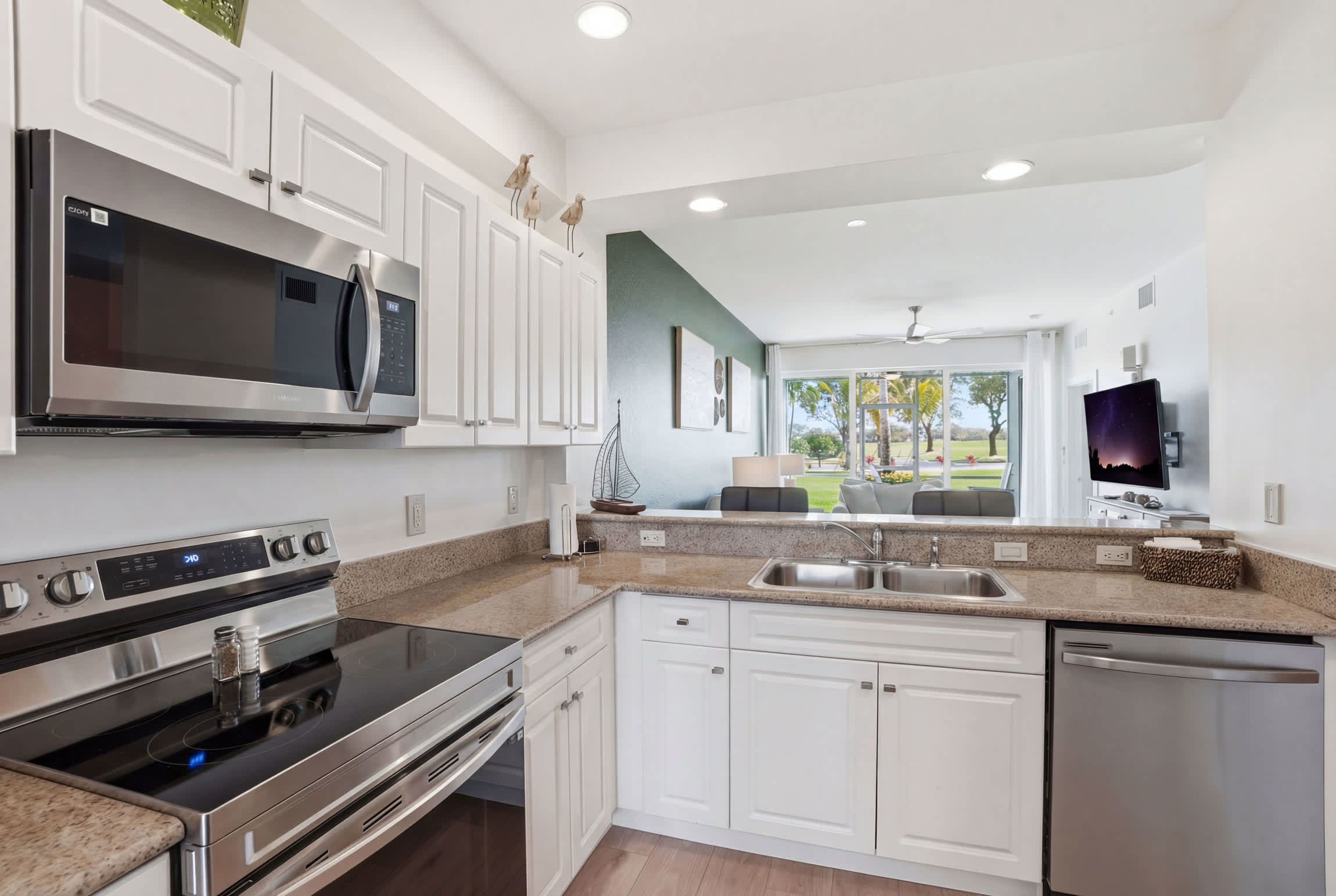 313 Luxury First Floor Golf Views Sleeps 4 | Photo 4