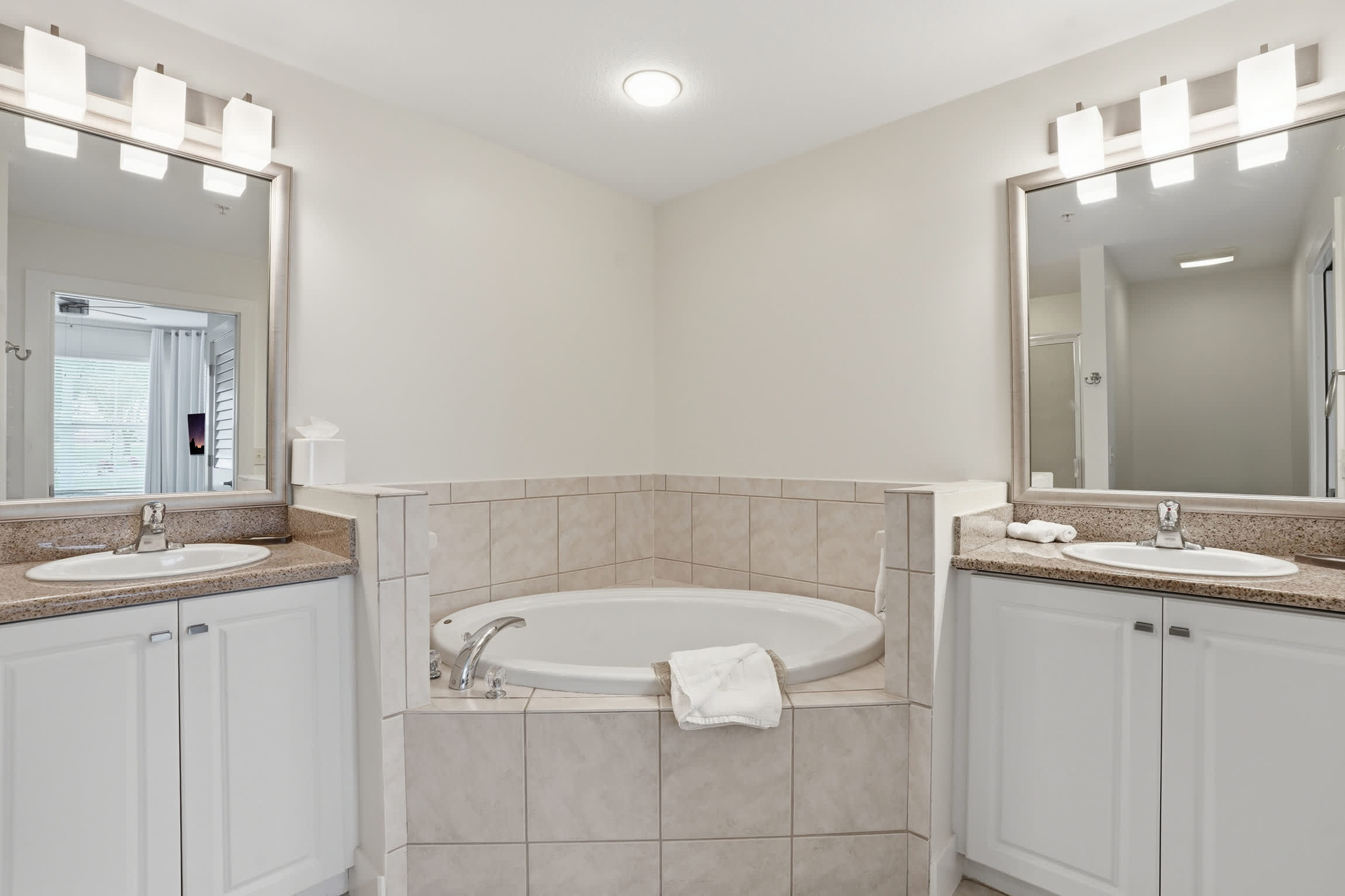 313 Luxury First Floor Golf Views Sleeps 4 | Photo 25