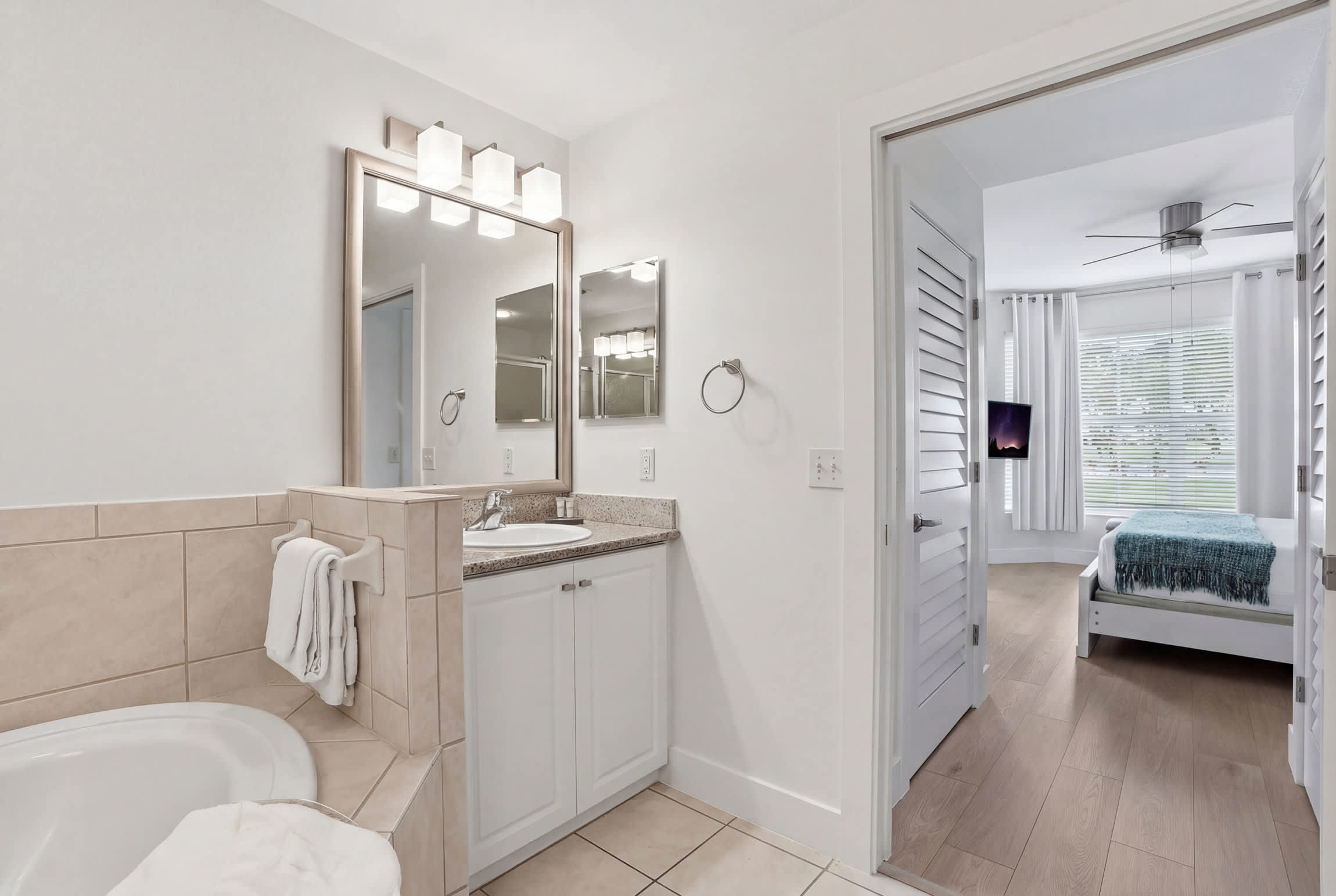 313 Luxury First Floor Golf Views Sleeps 4 | Photo 27