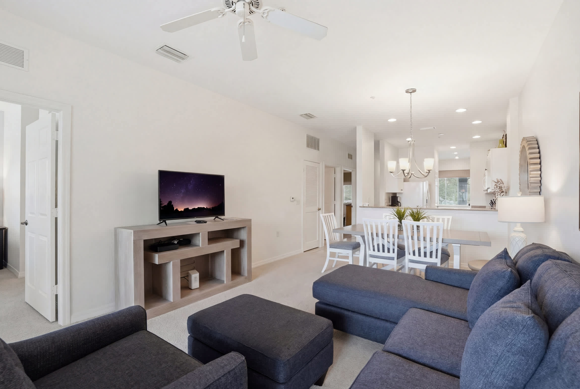 222 Beautiful Lake View Second Floor Sleeps 4 | Photo 19