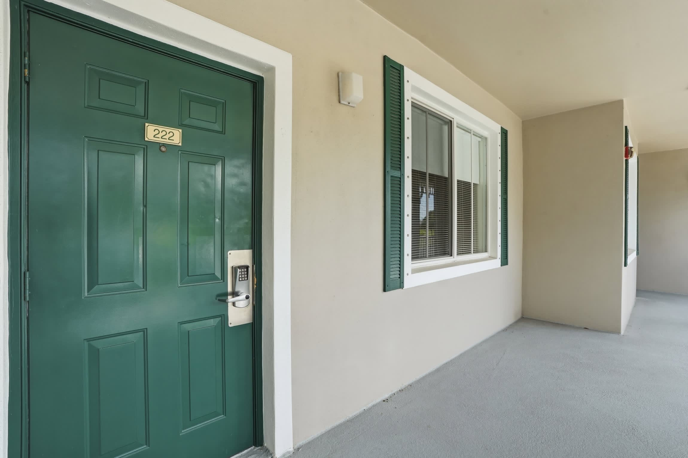 222 Beautiful Lake View Second Floor Sleeps 4 | Photo 9