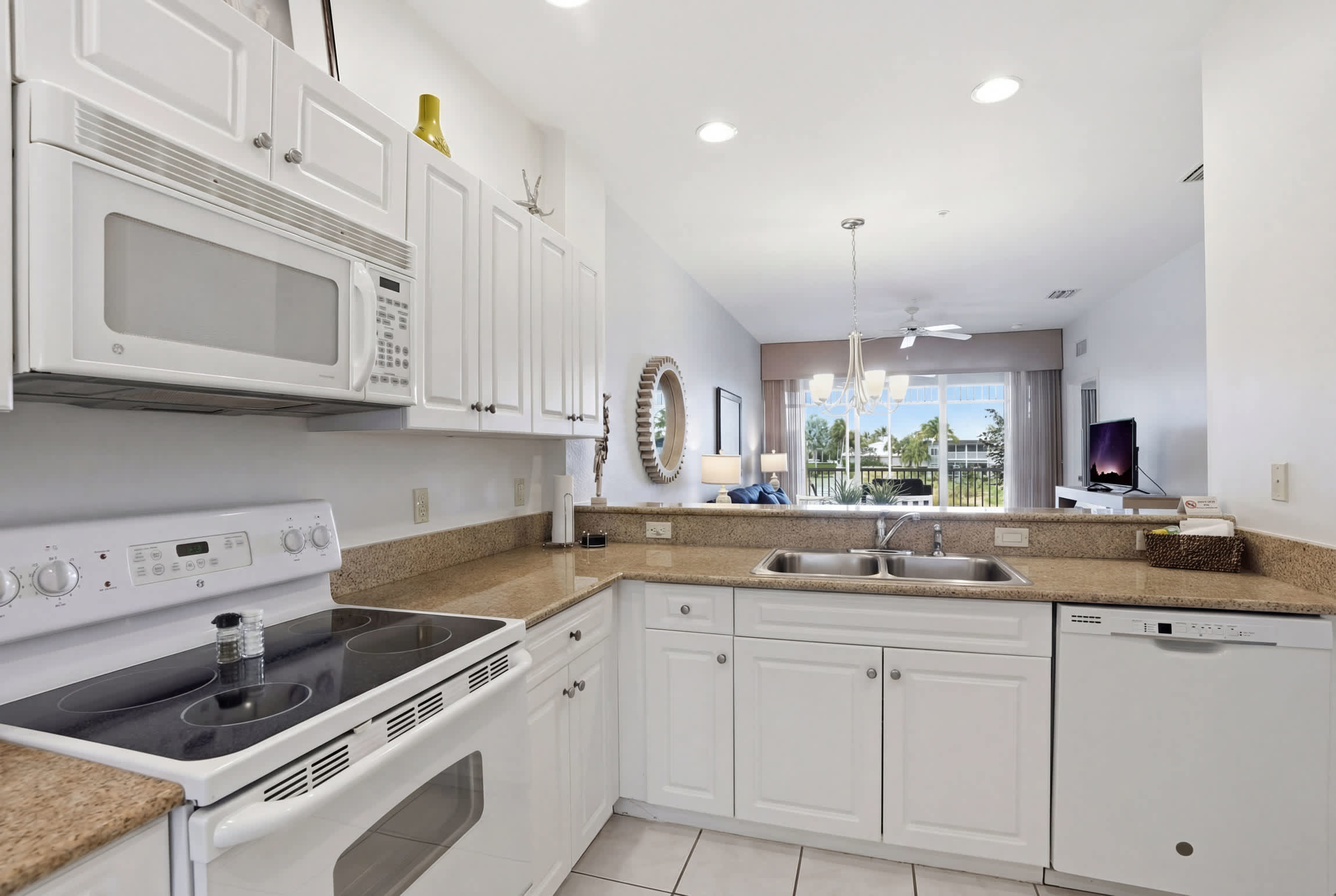 222 Beautiful Lake View Second Floor Sleeps 4 | Photo 2