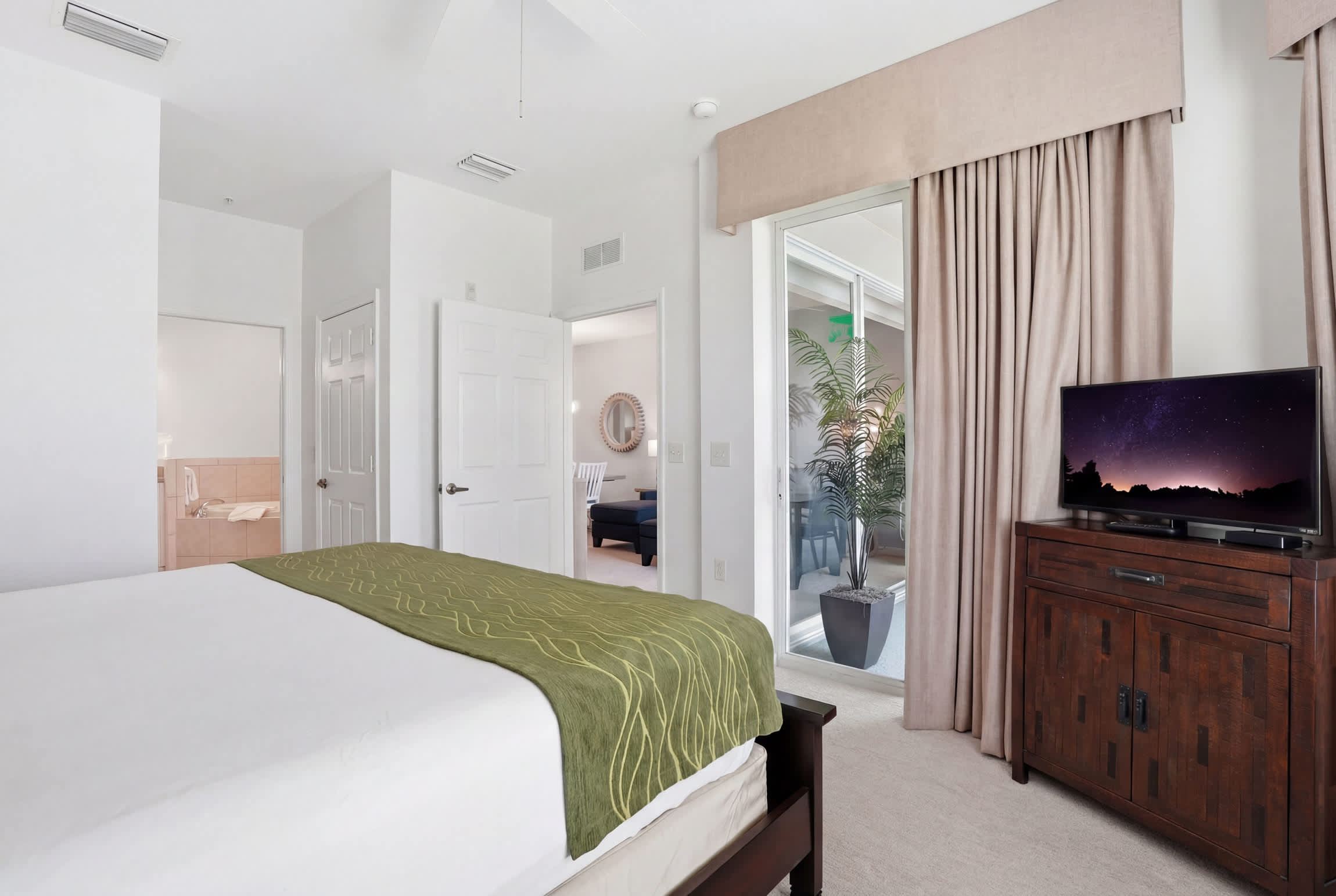 222 Beautiful Lake View Second Floor Sleeps 4 | Photo 22