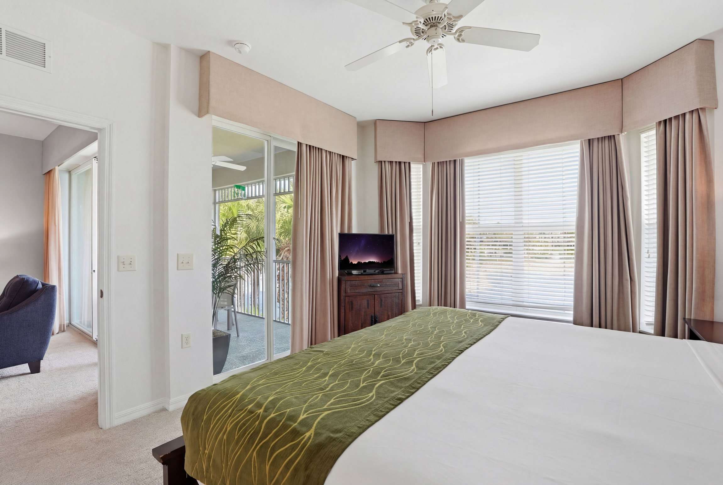 222 Beautiful Lake View Second Floor Sleeps 4 | Photo 21