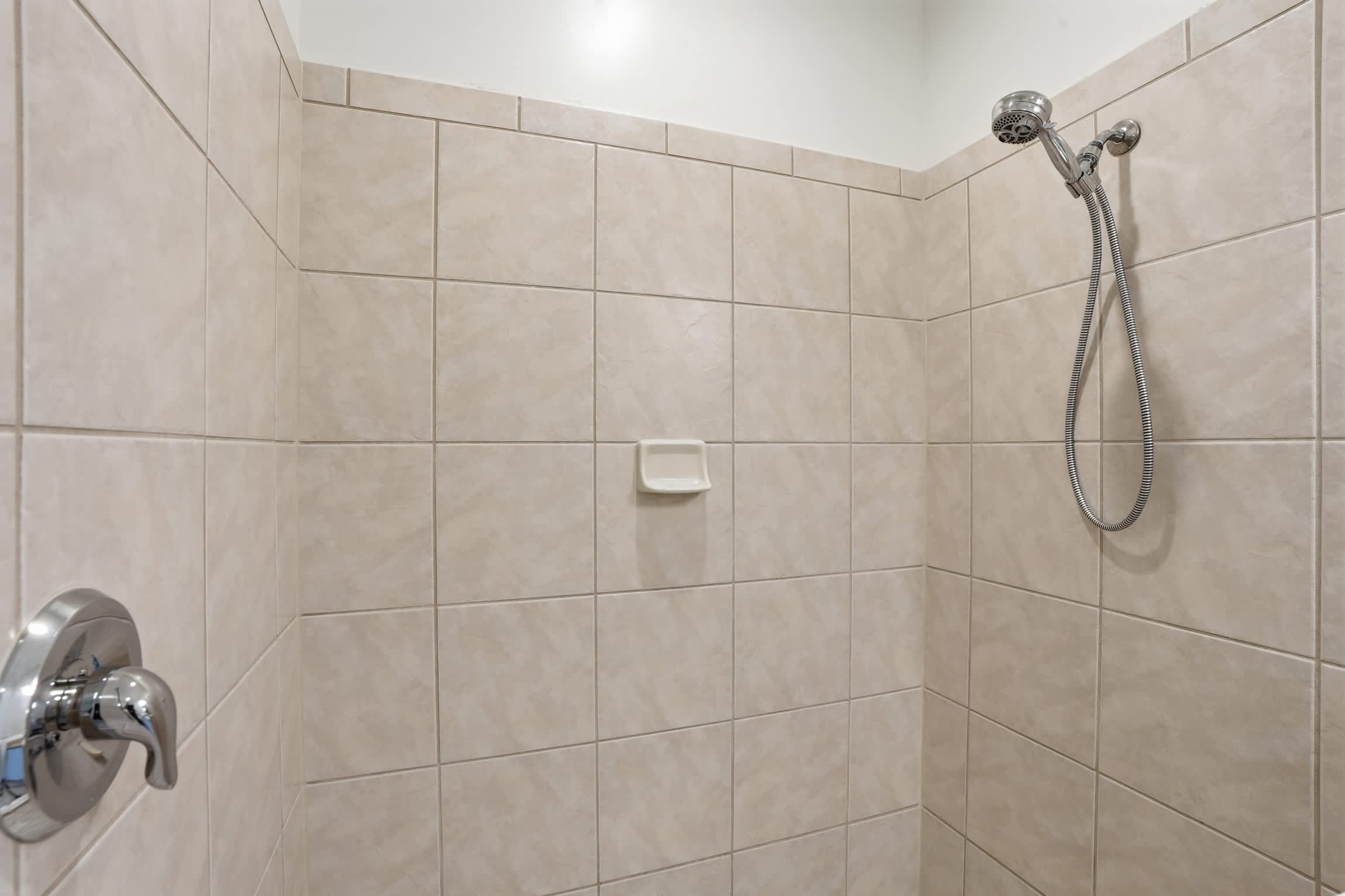 222 Beautiful Lake View Second Floor Sleeps 4 | Photo 23