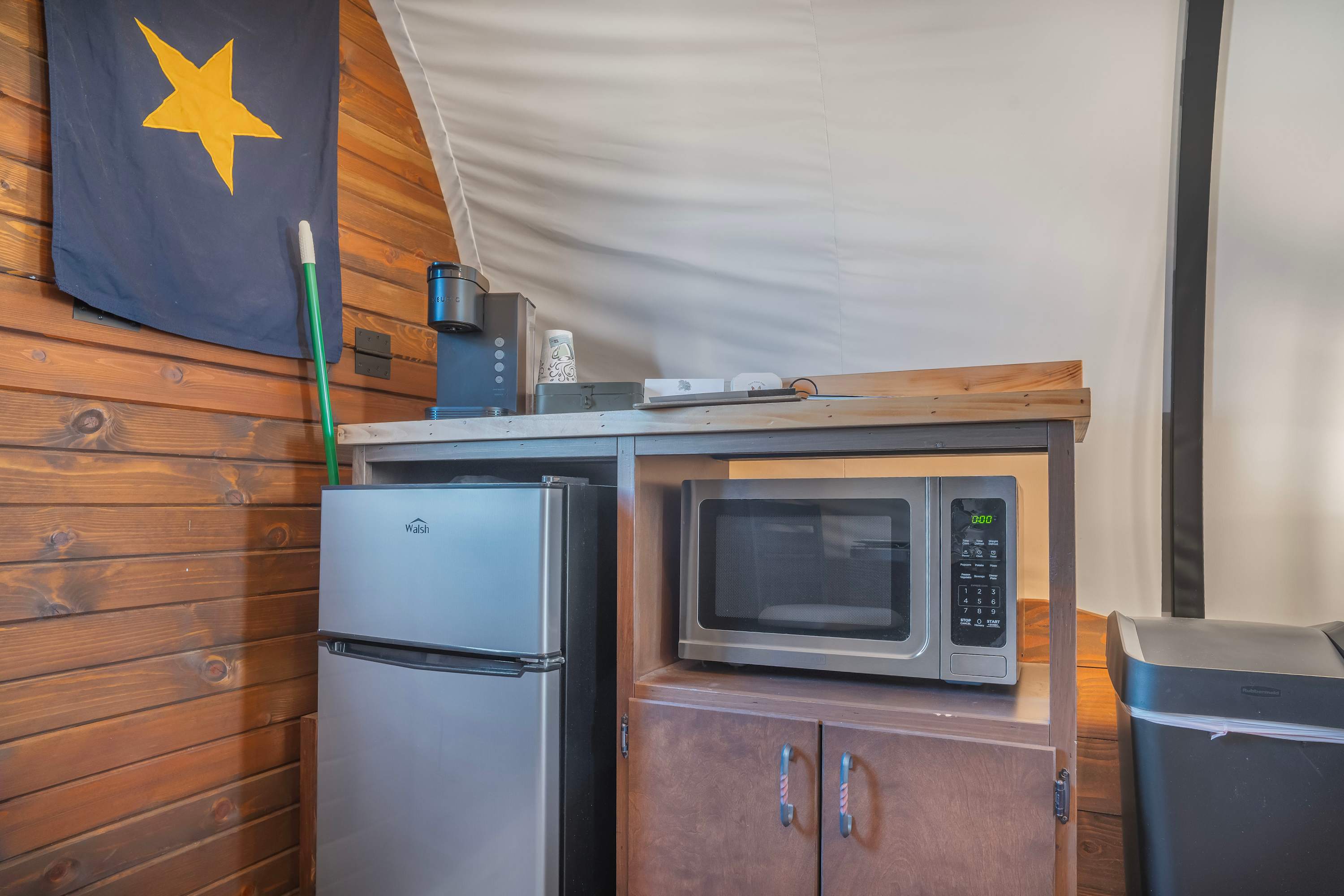 Mini fridge & Microwave