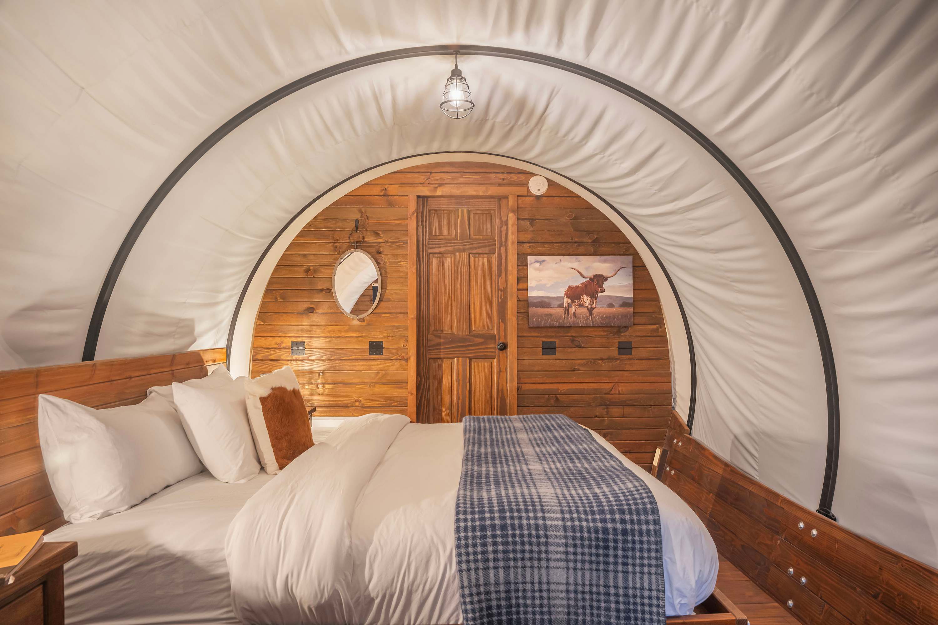 Cozy Couples Wagon | Lake Access + King bed