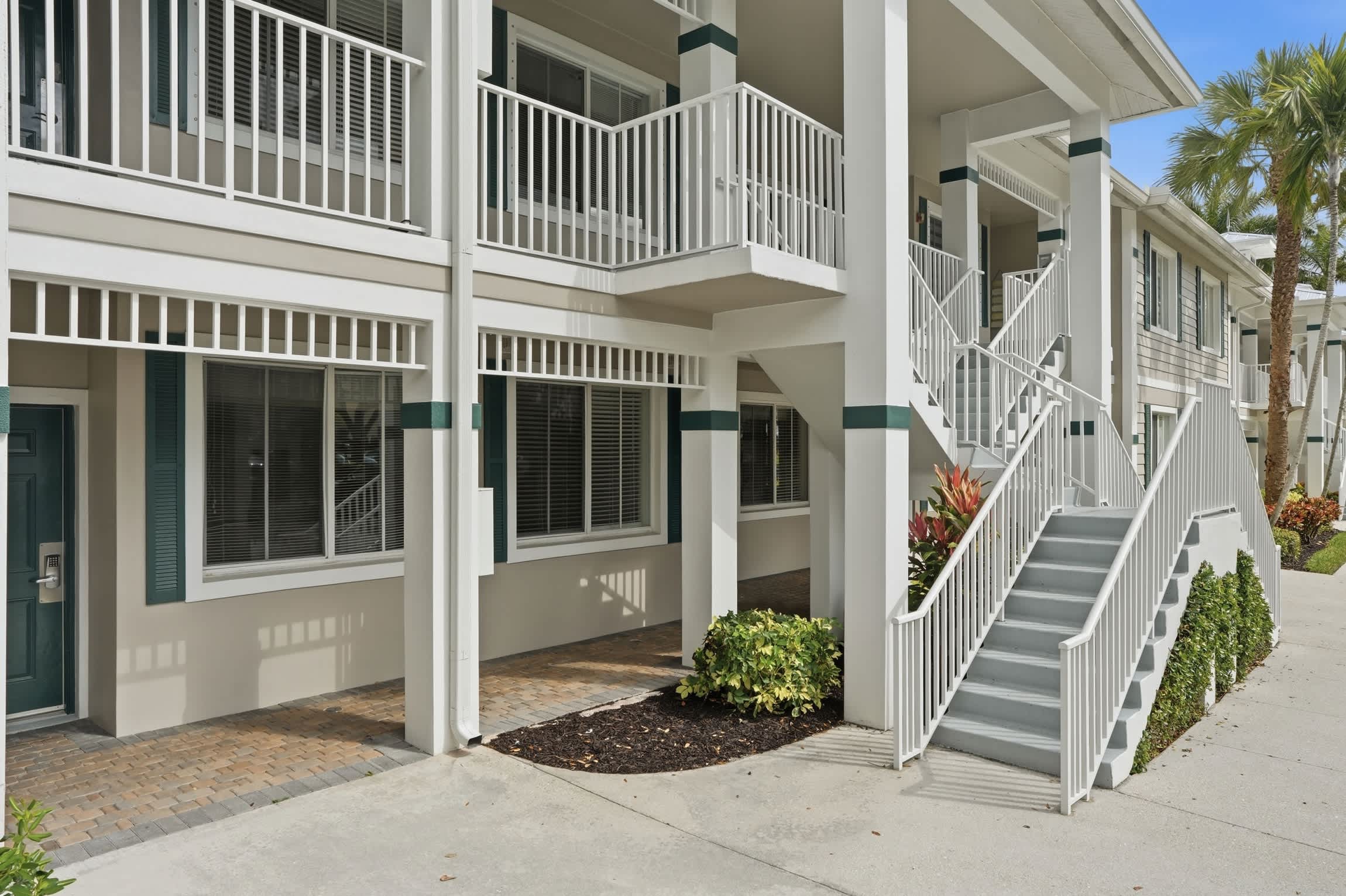 211 Lake and Fountain Views Sleeps 6 | Photo 9