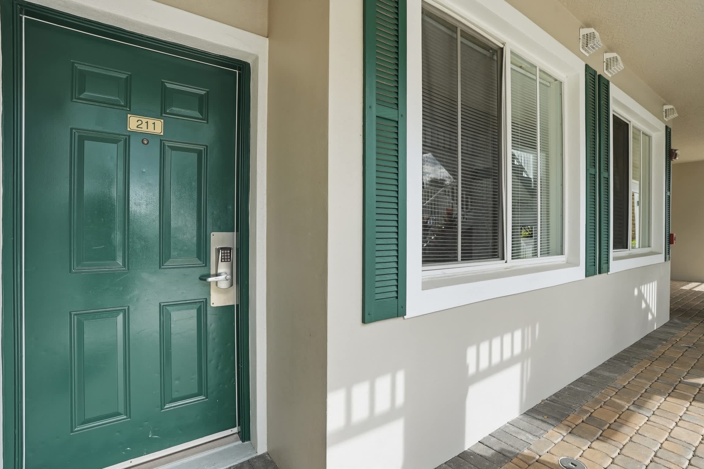 211 Lake and Fountain Views Sleeps 6 | Photo 10