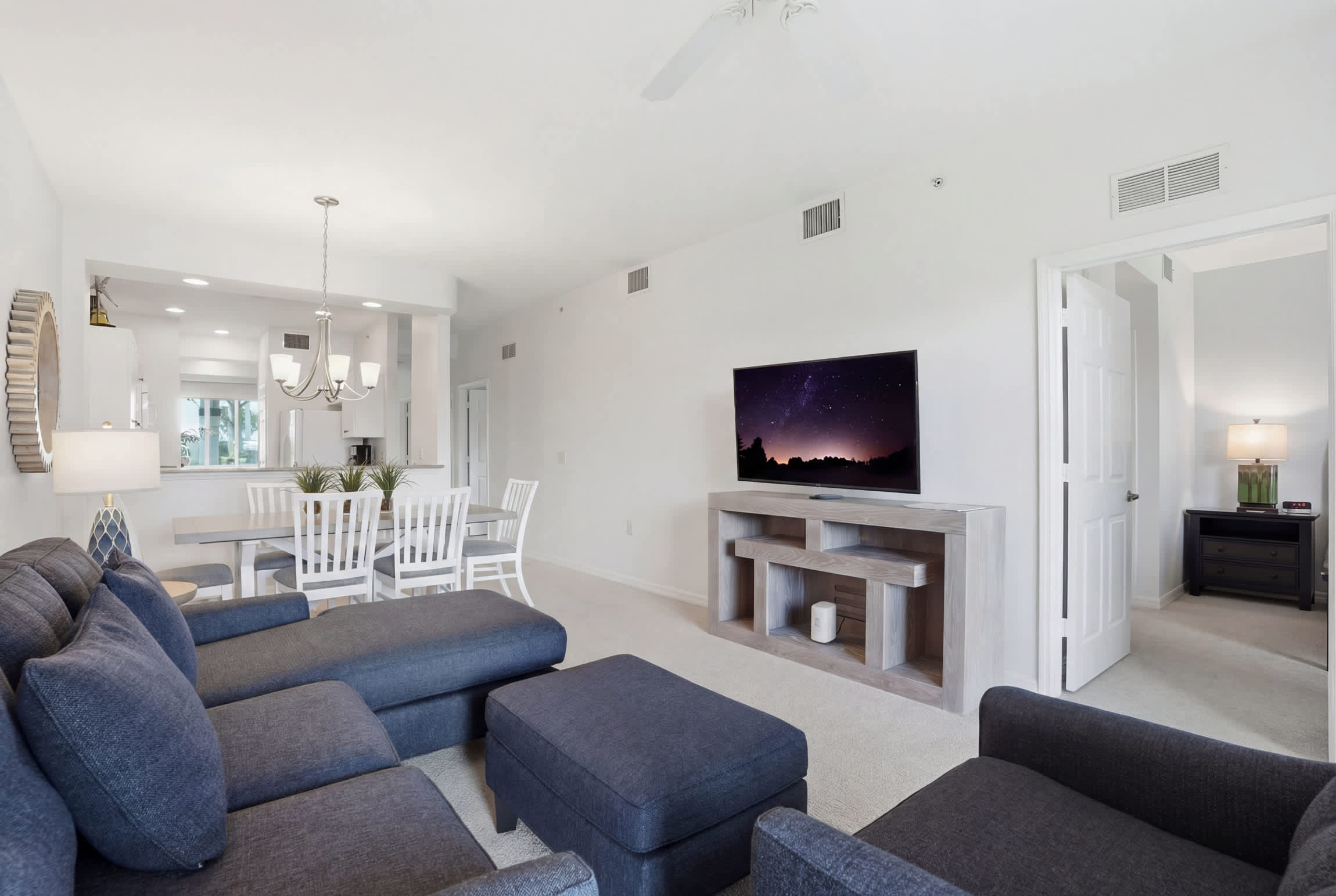 211 Lake and Fountain Views Sleeps 6 | Photo 14