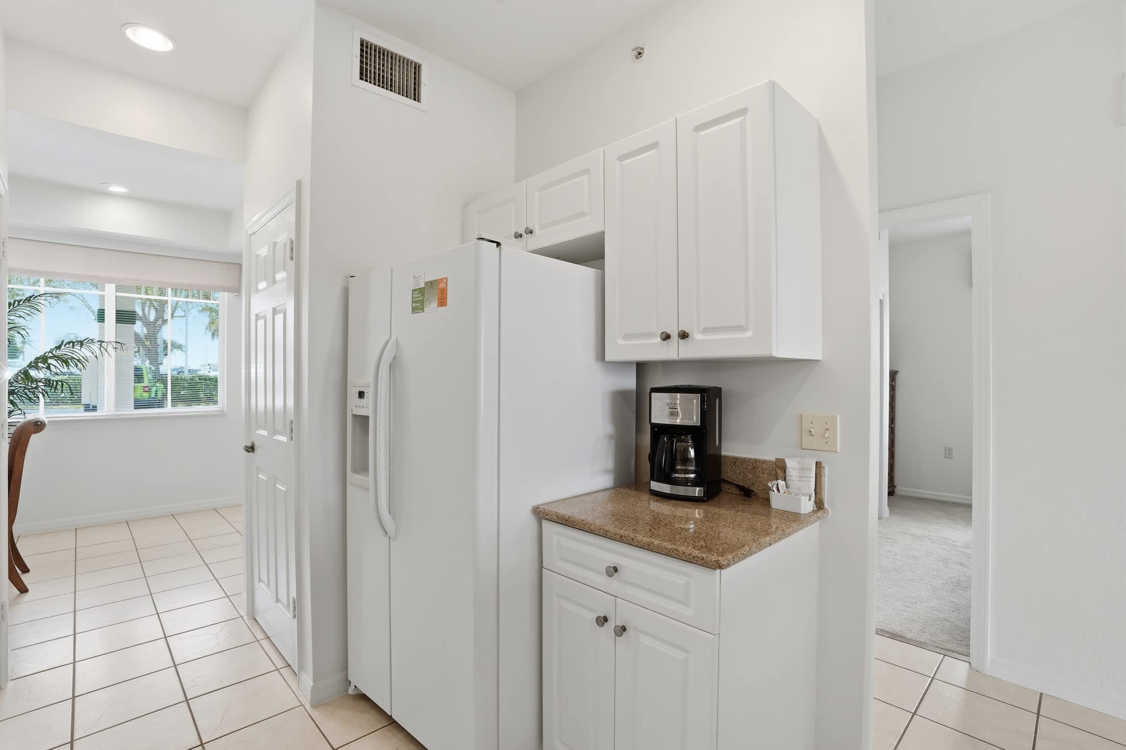 211 Lake and Fountain Views Sleeps 6 | Photo 17