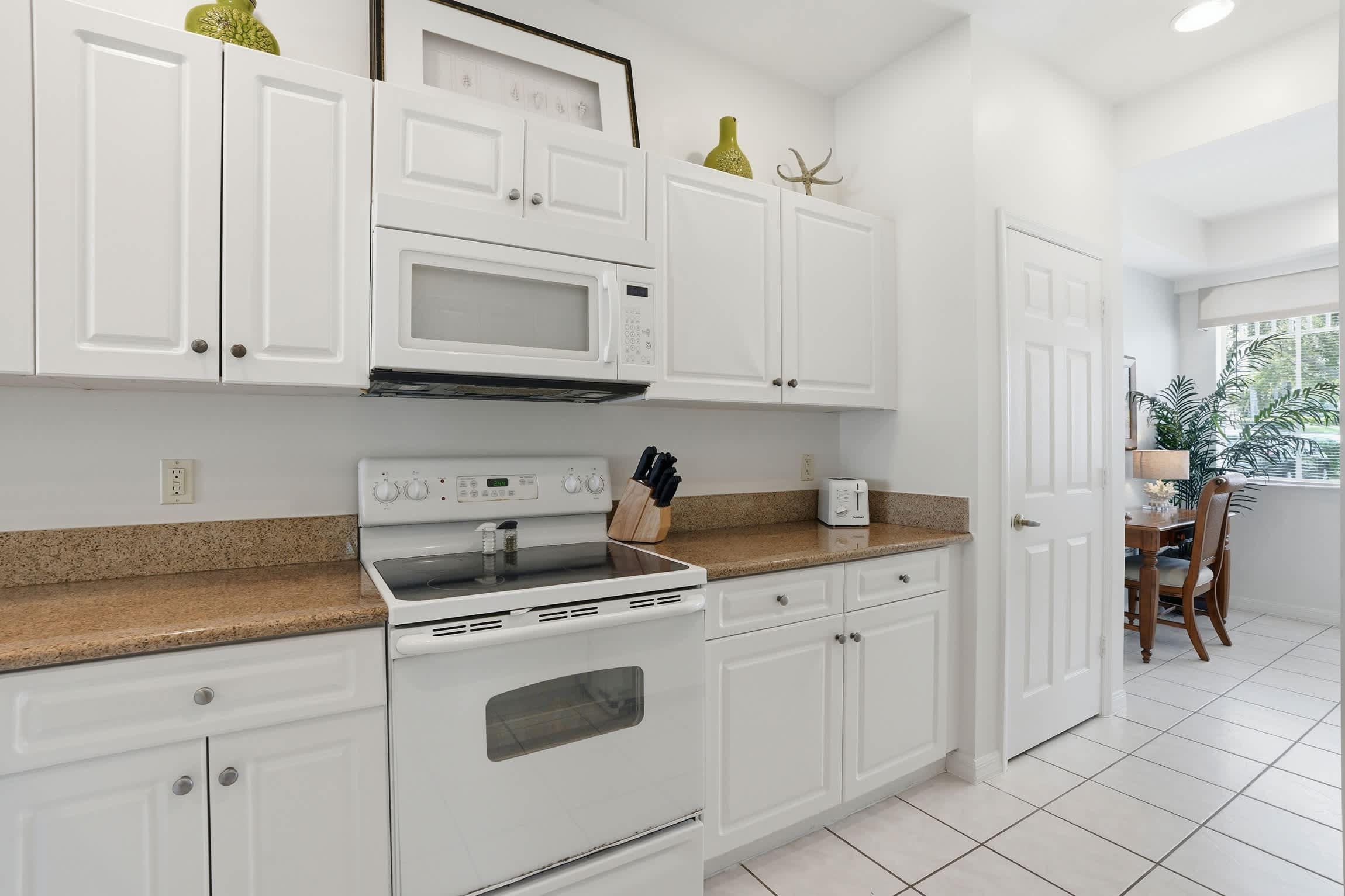 211 Lake and Fountain Views Sleeps 6 | Photo 15