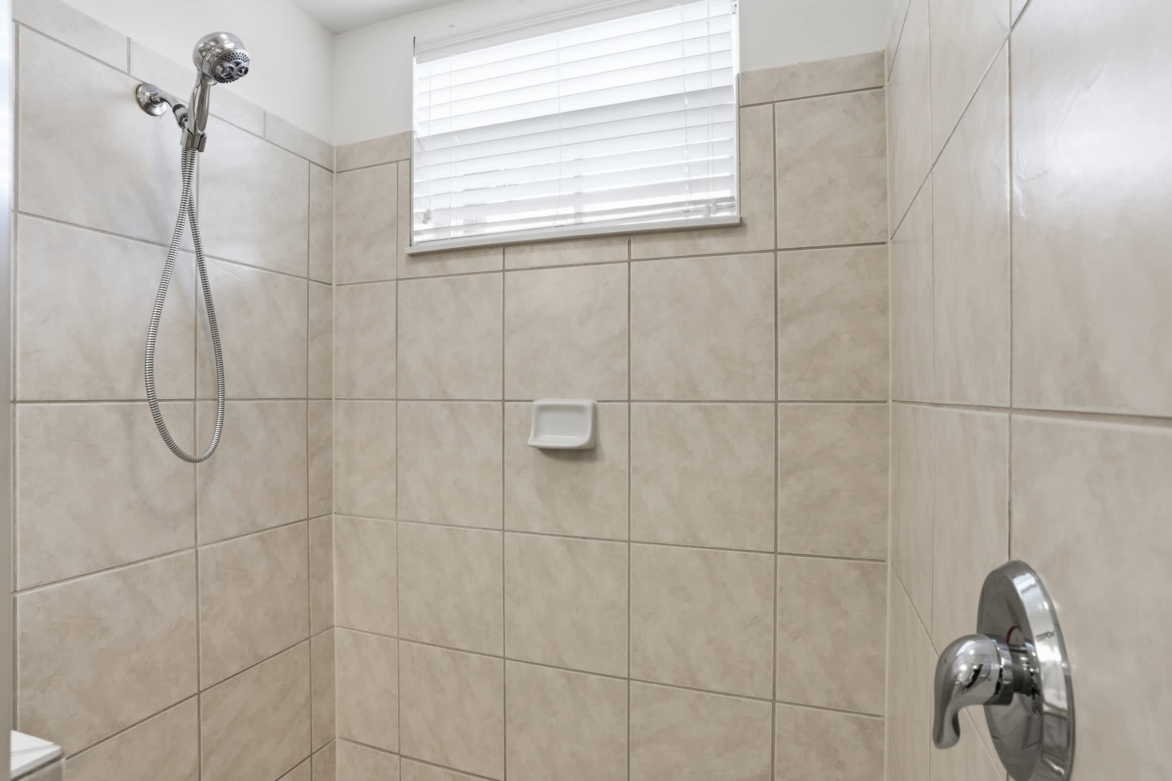 211 Lake and Fountain Views Sleeps 6 | Photo 25