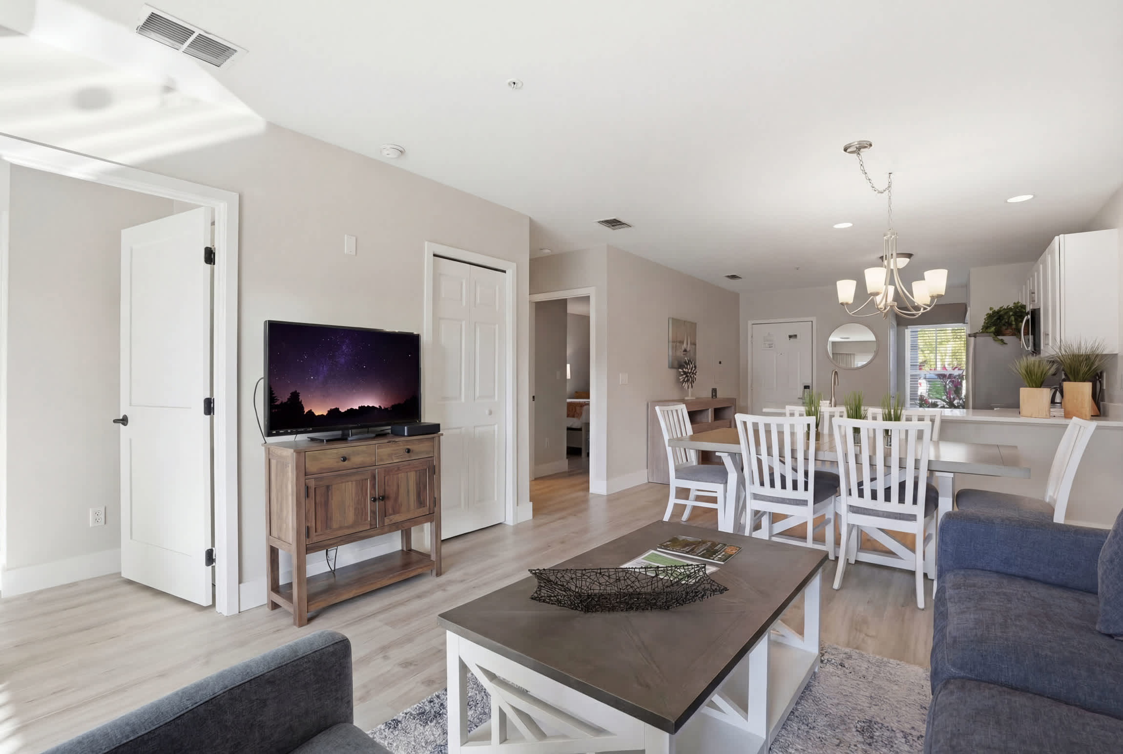 113 Unique Floor Plan Lake and Fountain View | Photo 17