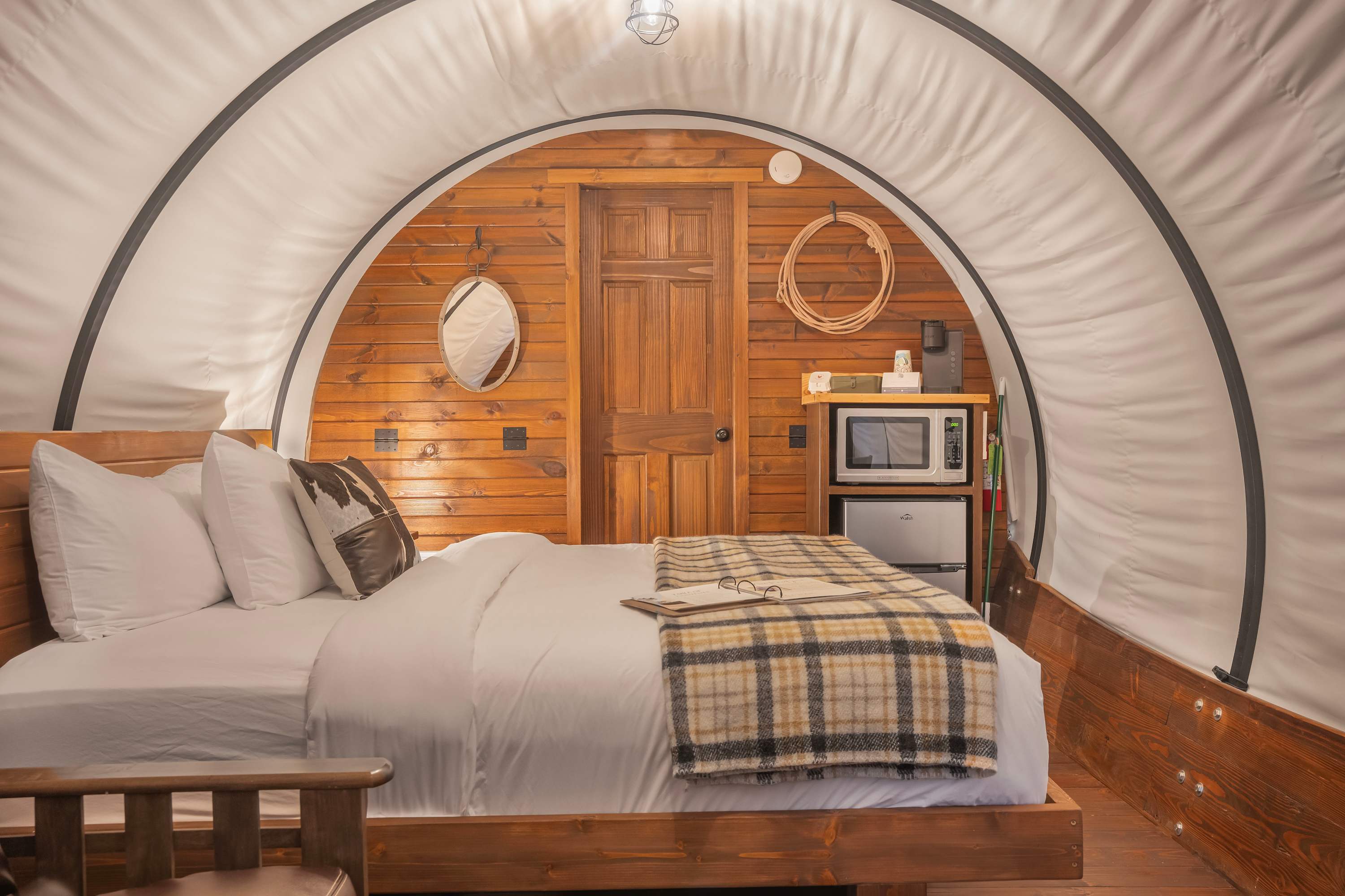 Romantic Glamping Wagon | Ranch & Hiking trails