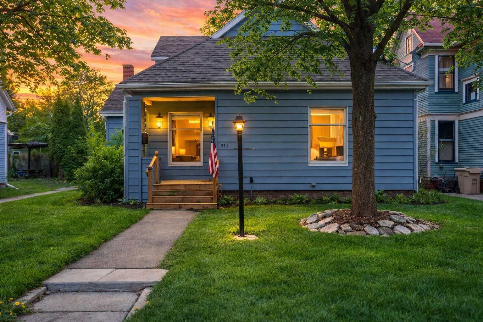 Blue & Gold Retreat sleeps 14 Minutes from ND — South Bend, IN — vacation rental