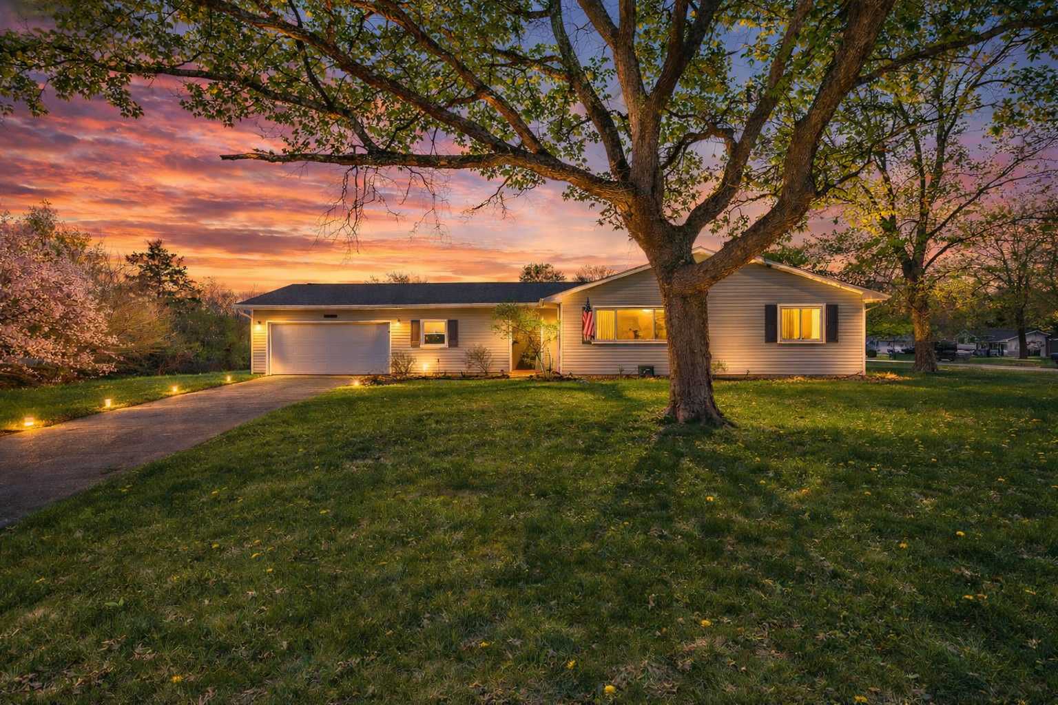 Minutes to Notre Dame! - The Light on Brighton — South Bend, IN — vacation rental