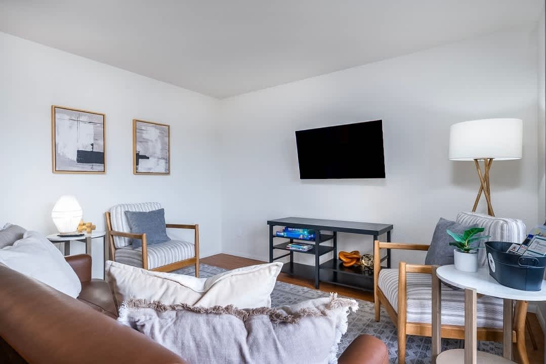 Stylish 2BR Apartment Near Downtown Kalispell with Deck, AC, and Smart TV – Minutes to Glacier National Park — Kalispell, MT — vacation rental