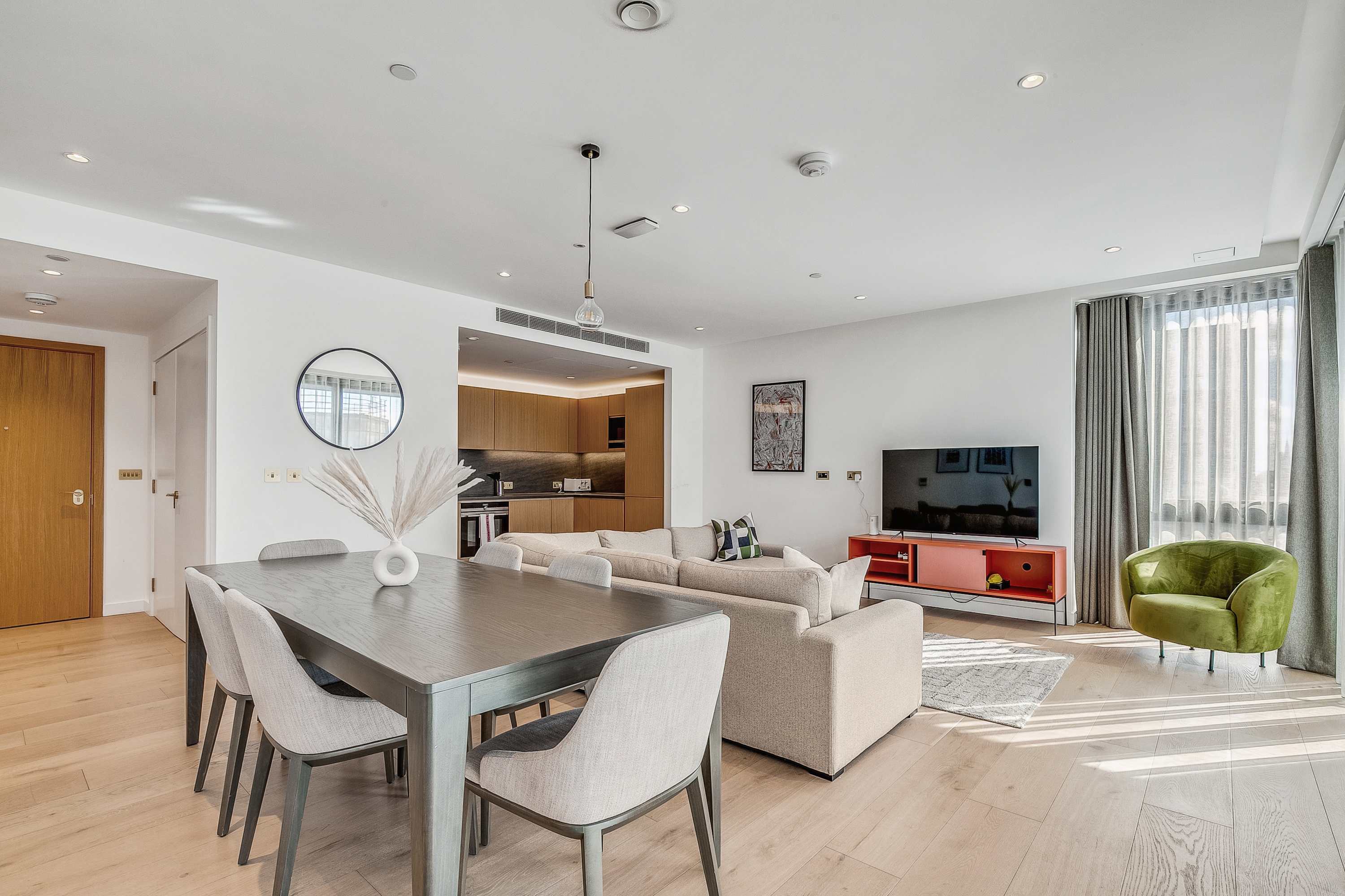 3 Bedroom with King and Single beds and 2 Bathrooms
