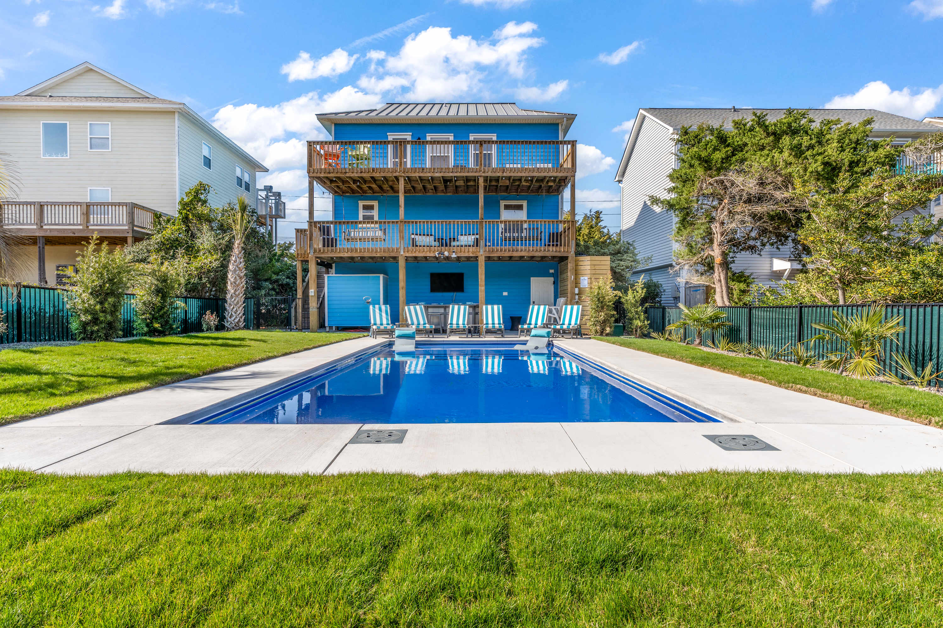 Pirates & Paradise: pet friendly & a private pool — Surf City, NC — vacation rental